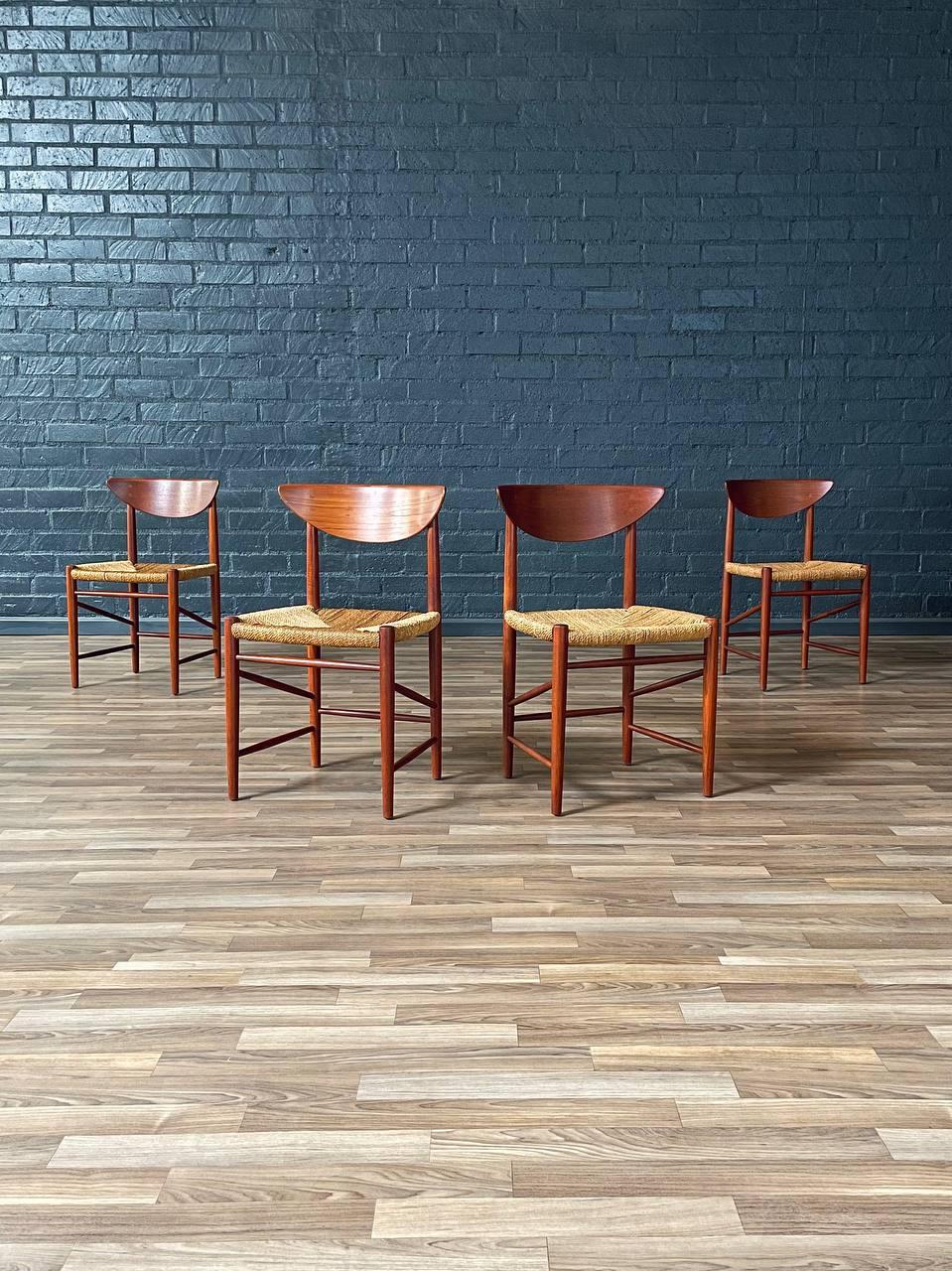 Mid-Century moderno Set di 4 sedie da pranzo in teak e giunco di Peter Hvidt & Orla Mølgaard-Nielsen in vendita