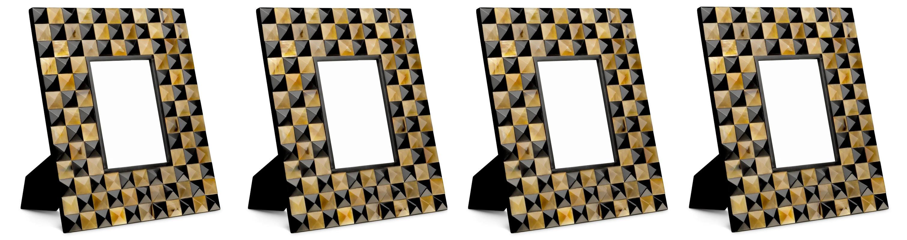 Dieser Fotorahmen ist eine faszinierende Mischung aus Kunst und Handwerk.
Es weist ein einzigartiges geometrisches Muster auf, das Raffinesse und Tiefe ausstrahlt. Sein modernes Design schafft einen eleganten Kontrast und ist die perfekte