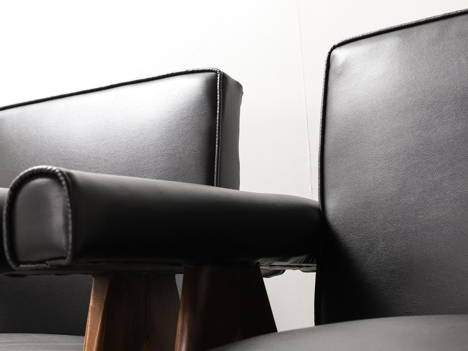 Ensemble de 4 chaises de comité Pierre Jeanneret, modèle n° PJ-SI-30-A en vente 7