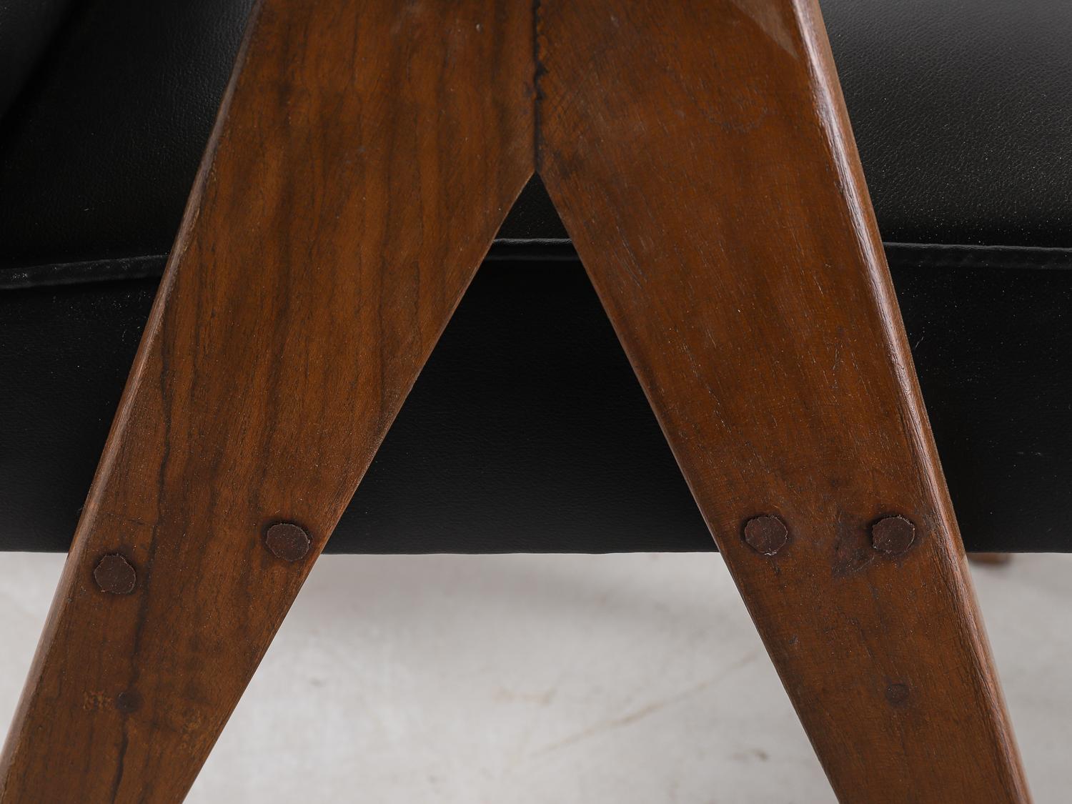 Ensemble de 4 chaises de comité Pierre Jeanneret, modèle n° PJ-SI-30-A en vente 8