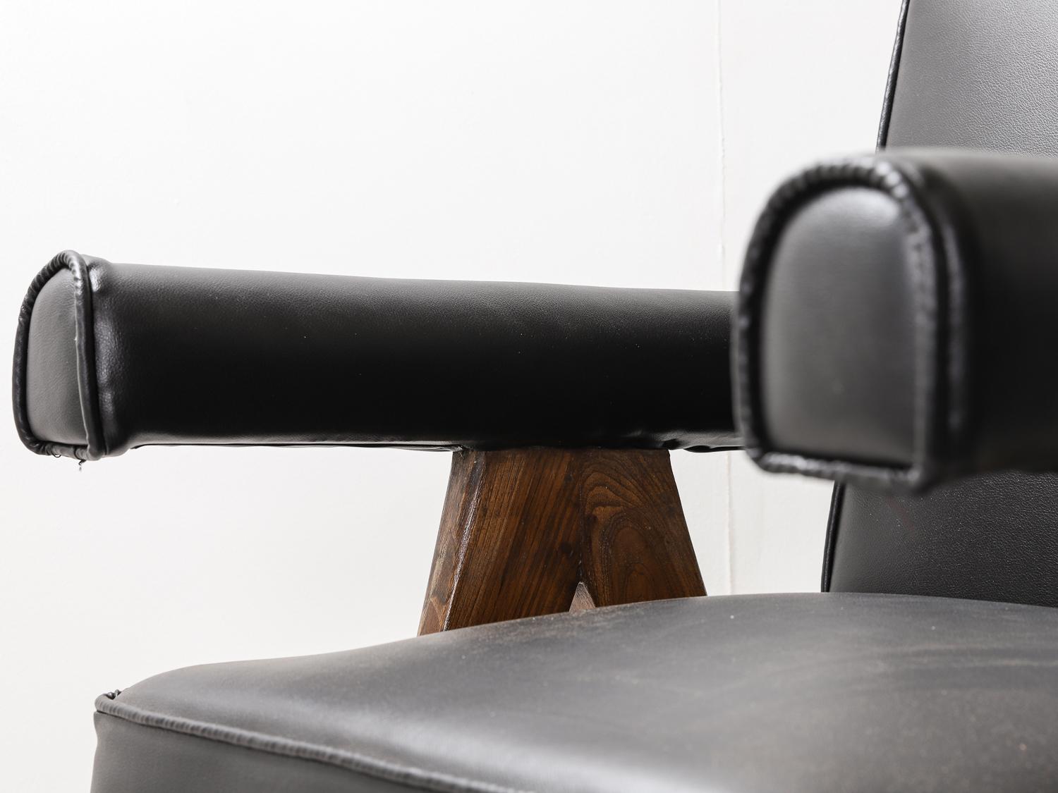 Ensemble de 4 chaises de comité Pierre Jeanneret, modèle n° PJ-SI-30-A en vente 9