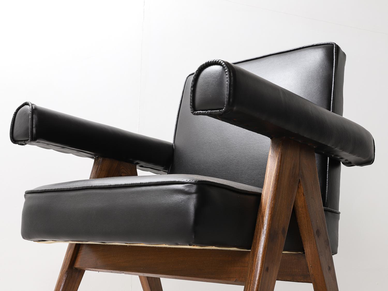 Ensemble de 4 chaises de comité Pierre Jeanneret, modèle n° PJ-SI-30-A en vente 11
