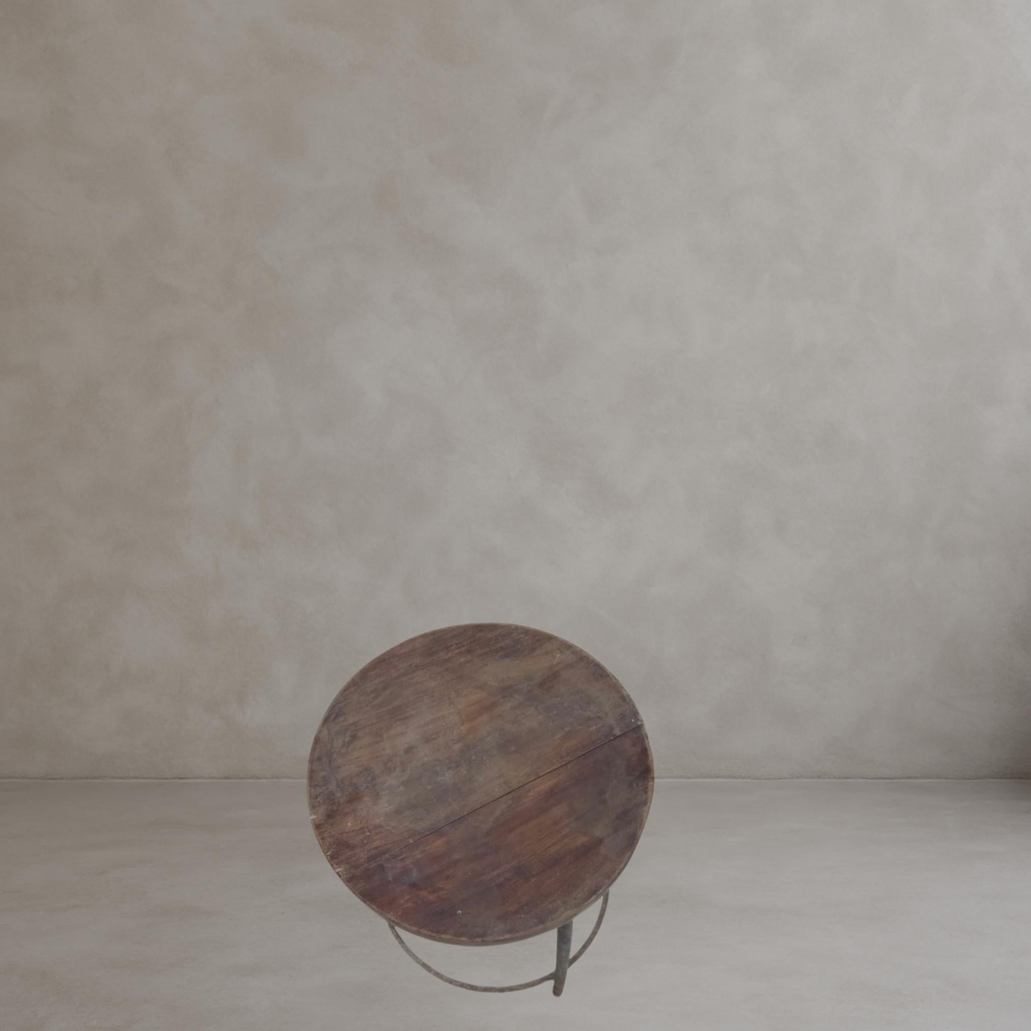 Mid-Century Modern Ensemble de 4 tabourets en teck et fer de Pierre Jeanneret PJ-SI-57-A, Chandigarh, 1952 en vente