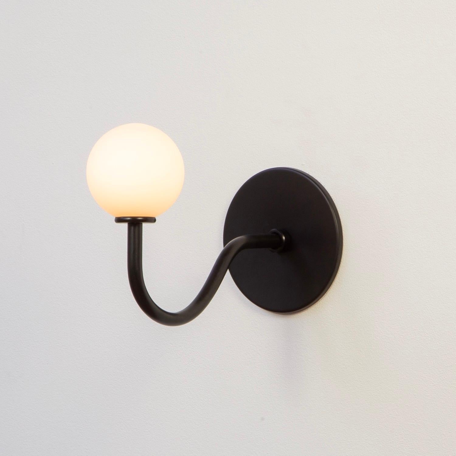 Métal Ensemble de 4 appliques murales Pin Up de Research.Lighting, noires, en verre de 3 pouces, MTO en vente