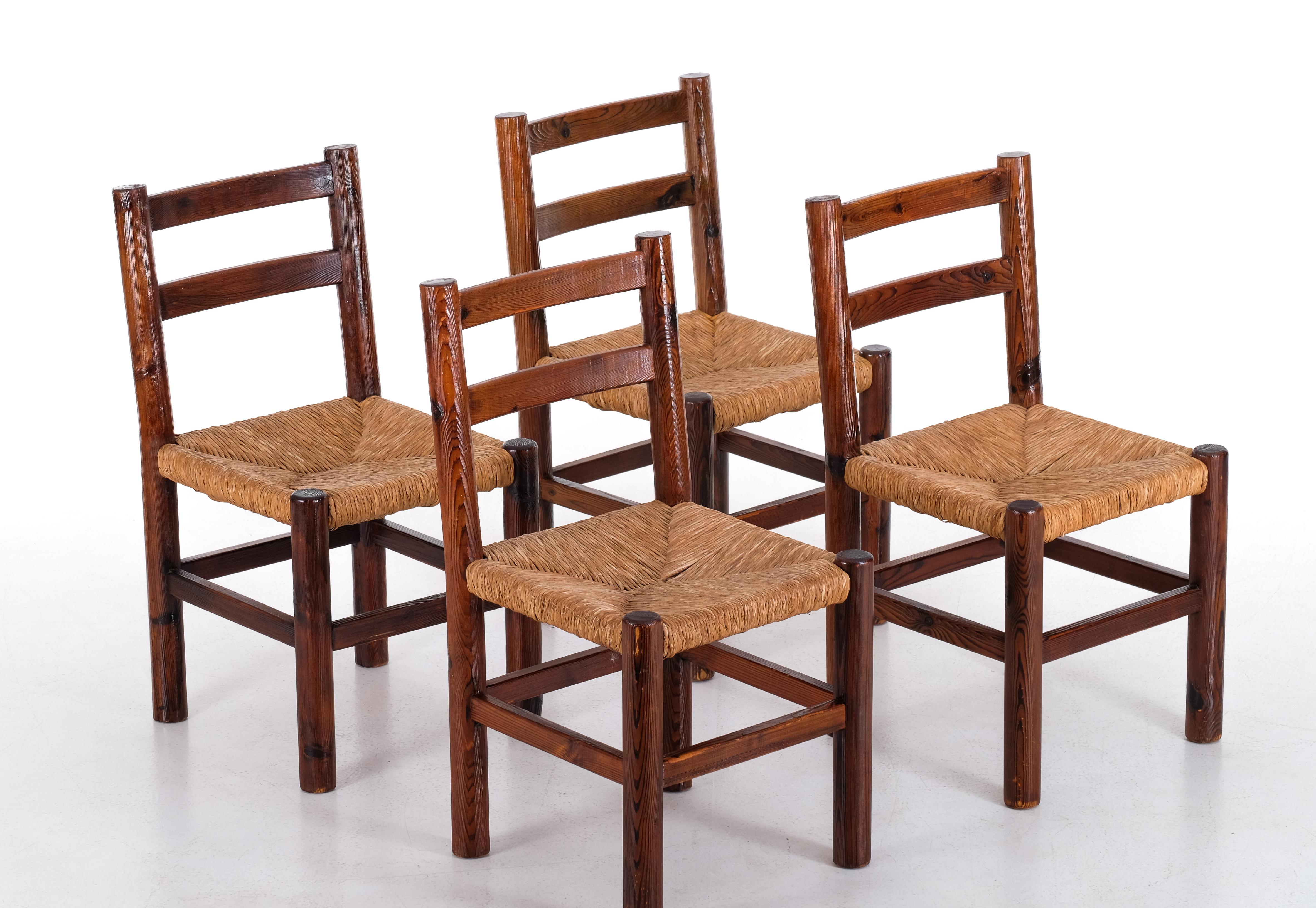 Set of 4 pine chairs, 1960s In Good Condition For Sale In Stockholm, SE