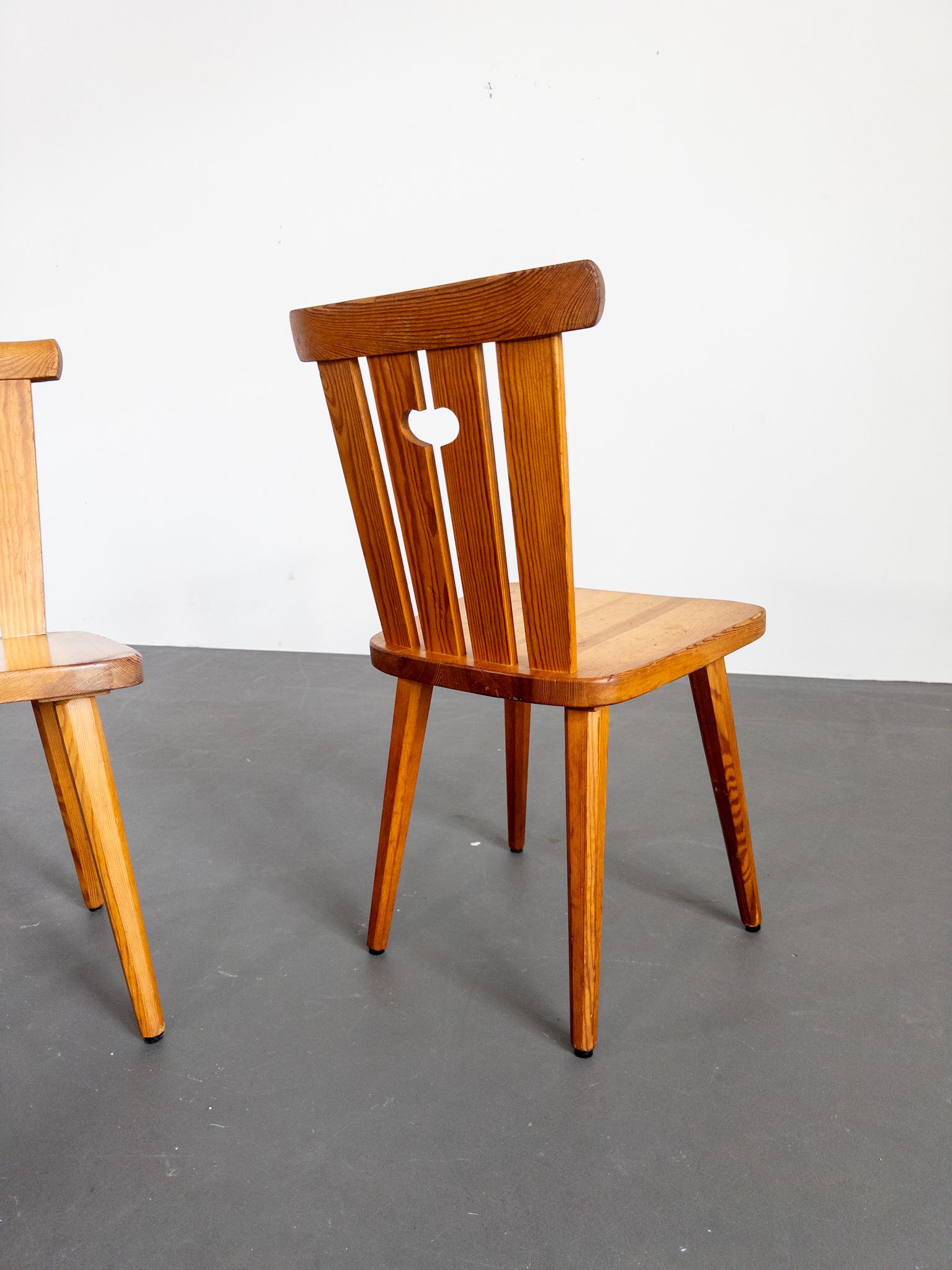 Set di 4 sedie da pranzo in pino di Göran Malmvall per Karl Andersson & Söner, Svezia in vendita 3