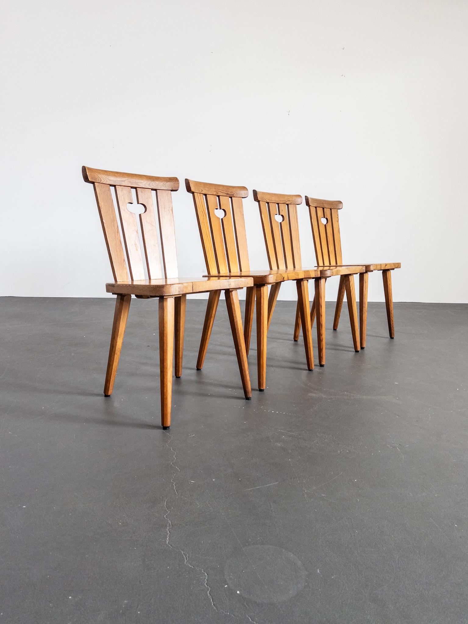 Scandinavo moderno Set di 4 sedie da pranzo in pino di Göran Malmvall per Karl Andersson & Söner, Svezia in vendita