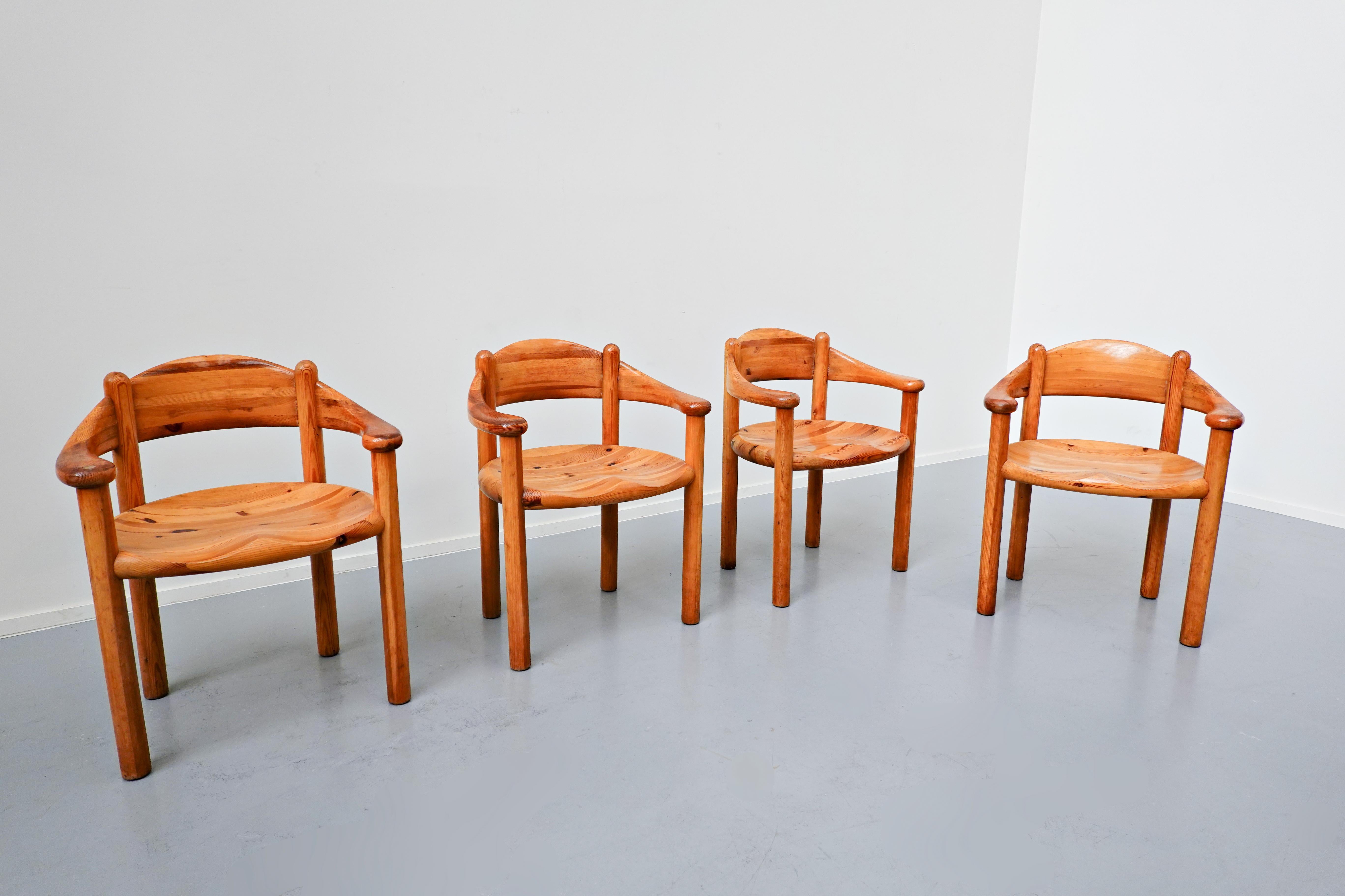 Juego de 4 sillones pitchpin Por Rainer Daumiller, años 70. 
 