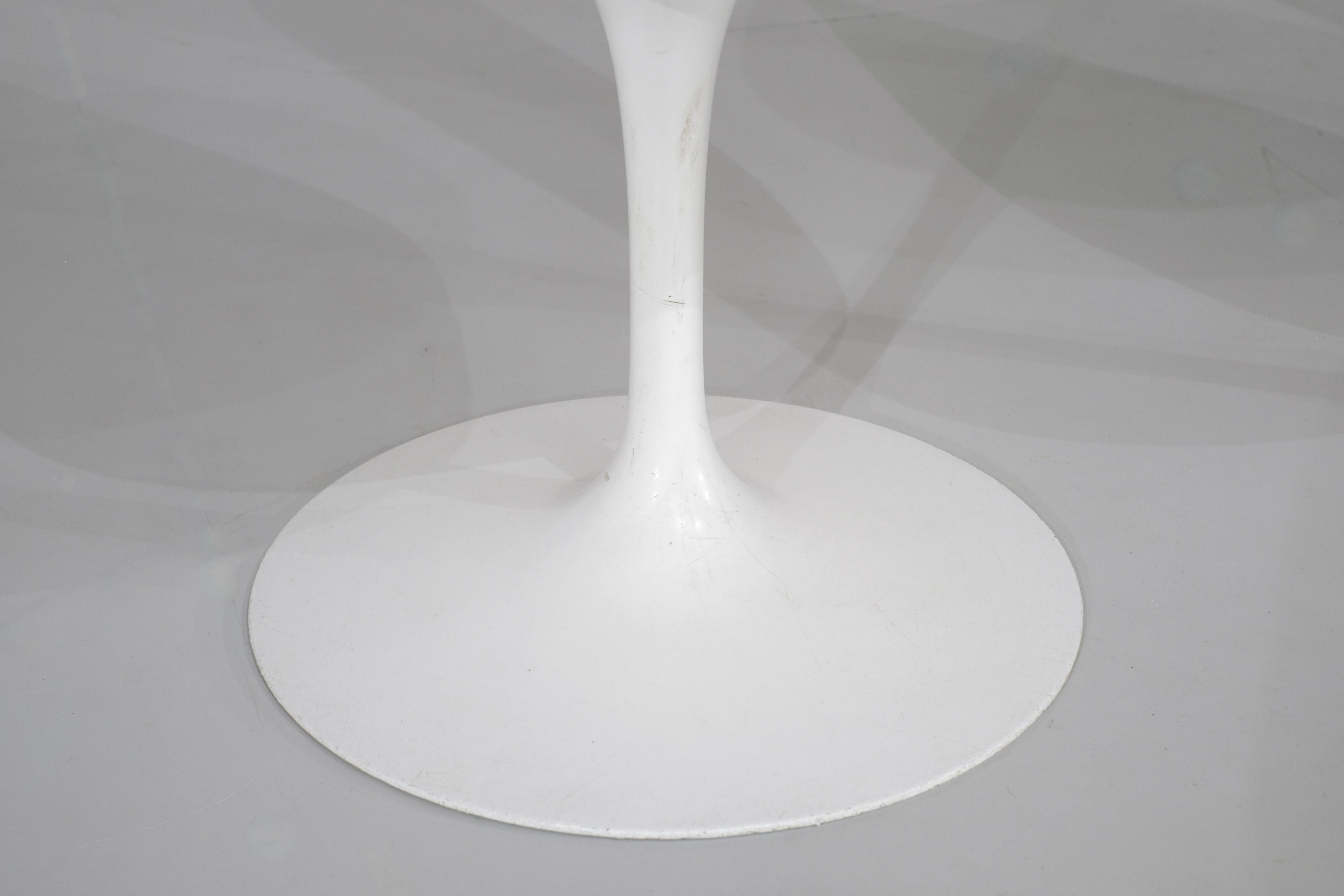 Set of 4 pivoting tulip chairs by Eero Saarinen for Knoll International - 1960s For Sale 1