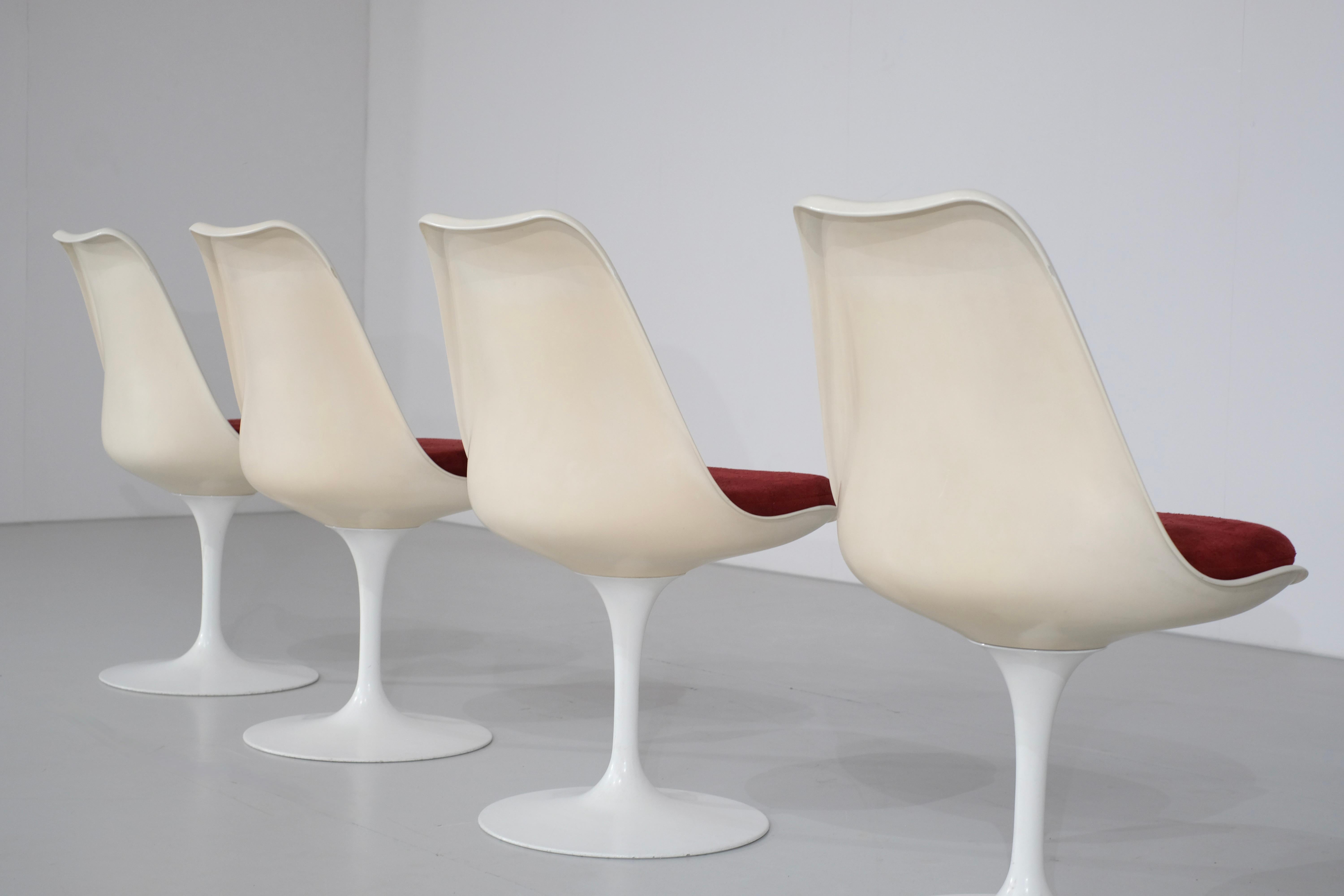 Set of 4 pivoting tulip chairs by Eero Saarinen for Knoll International - 1960s For Sale 2