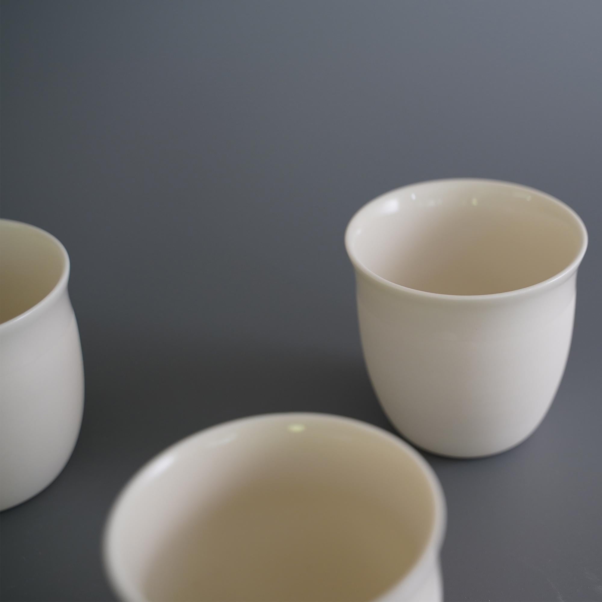 Post-Modern Set of 4 Plain Curve Cup by Studio Cúze For Sale