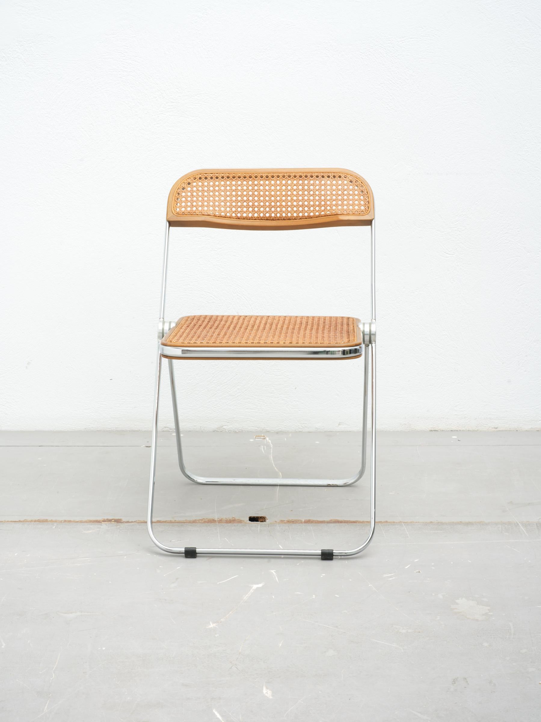 Italian Set of 4 Plia chairs with Vienna straw For Sale