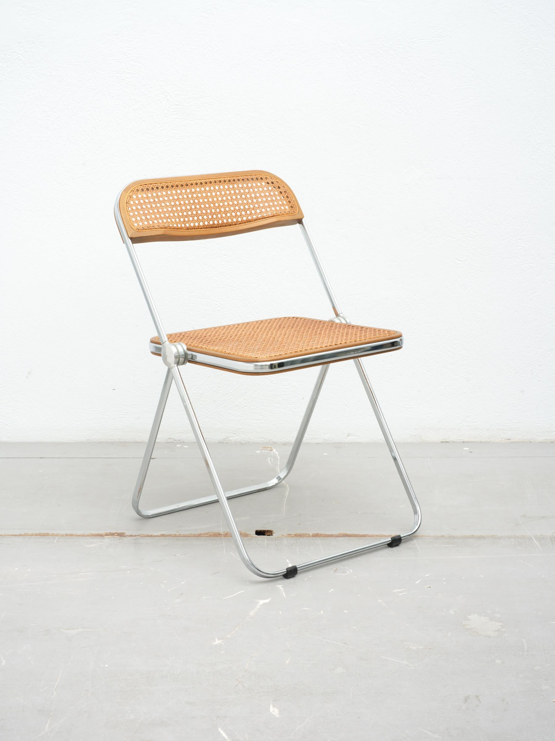 Set of 4 Plia chairs with Vienna straw In Good Condition For Sale In Athens, Attiki