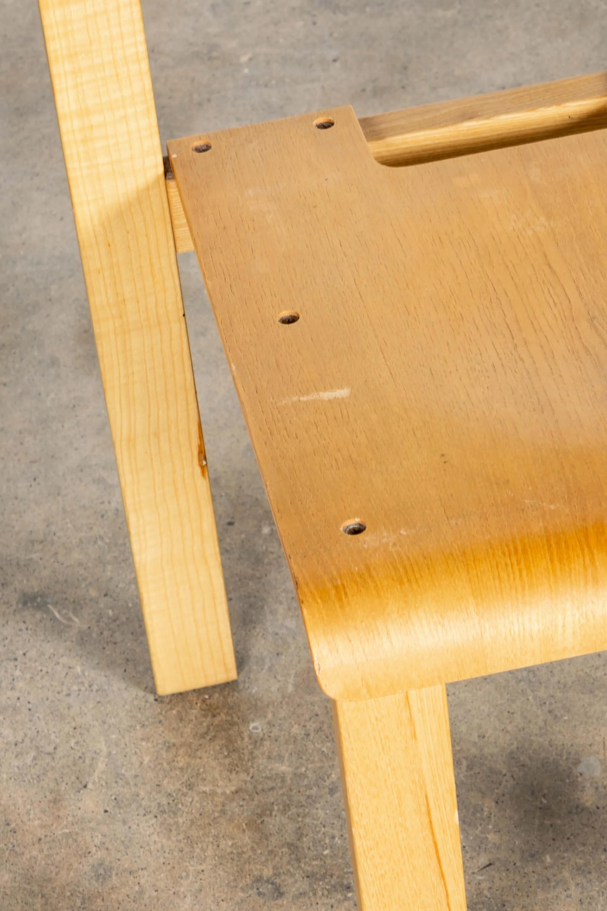 Legno Set di 4 sedie da scuola in compensato di Vico Magistretti in vendita