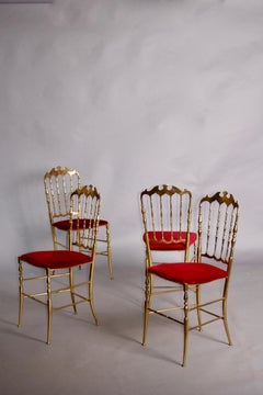 Satz von 4 Chiavari-Stühlen aus poliertem Messing mit rotem Samt, Italien