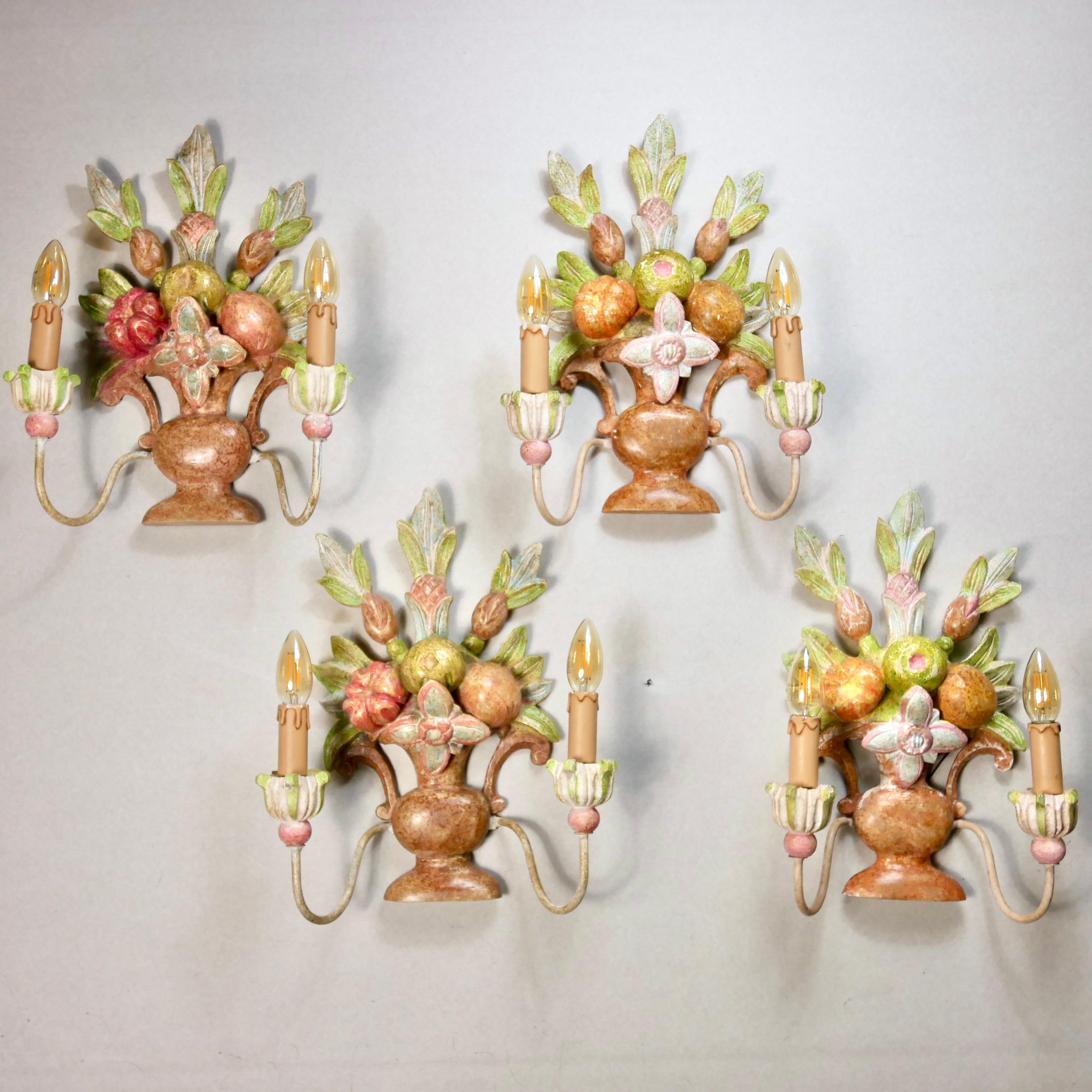 Baroque Set of 4 polychrome carved wood sconces from Italy, 1920s For Sale