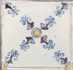 Satz von 4 polychromen holländischen Delft-Fliesen mit Ornamentalem Design