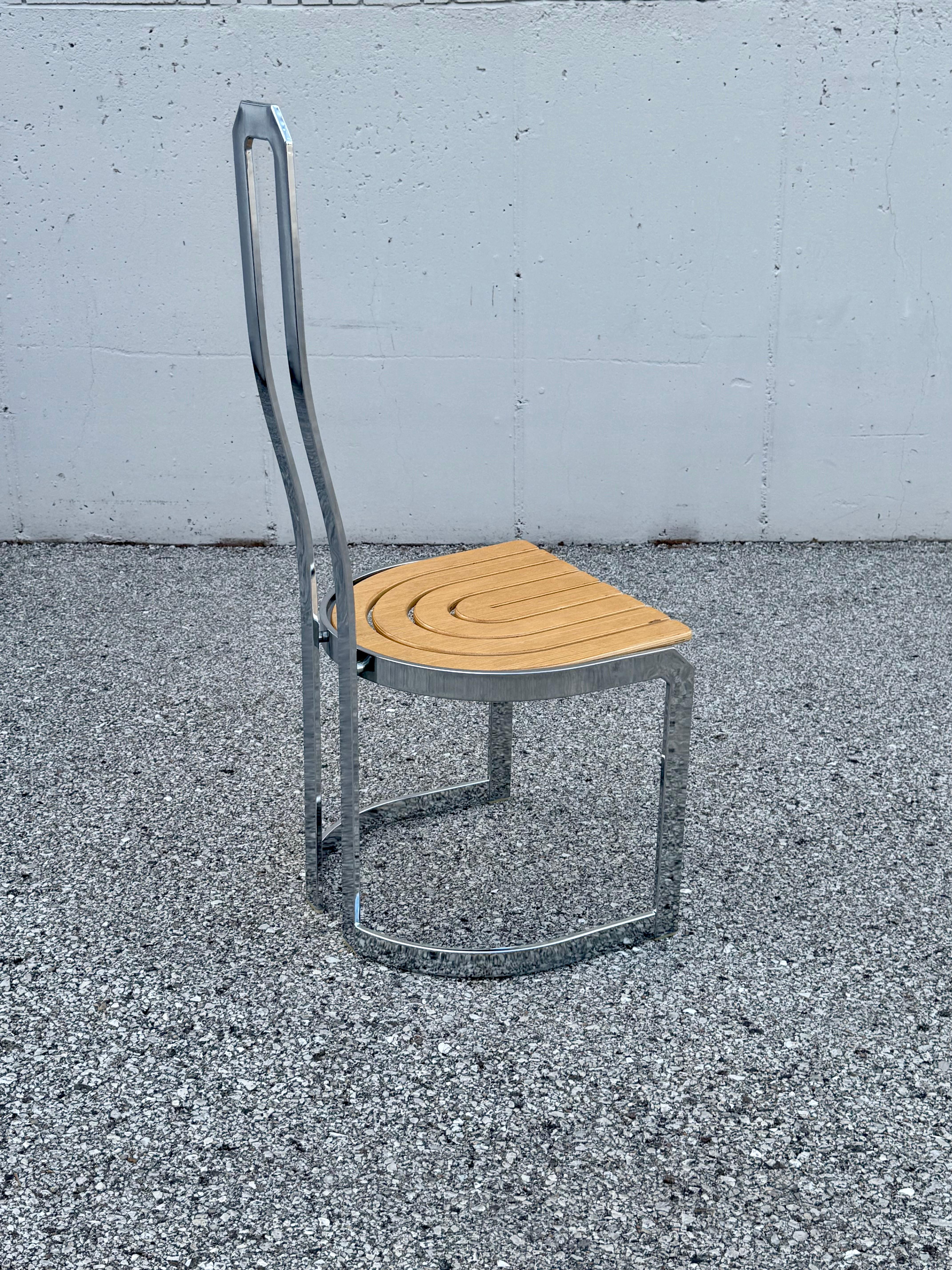 Juego de 4 sillas de comedor italianas postmodernas de madera y cromo de los años 70 - Estilo DIA en venta 3