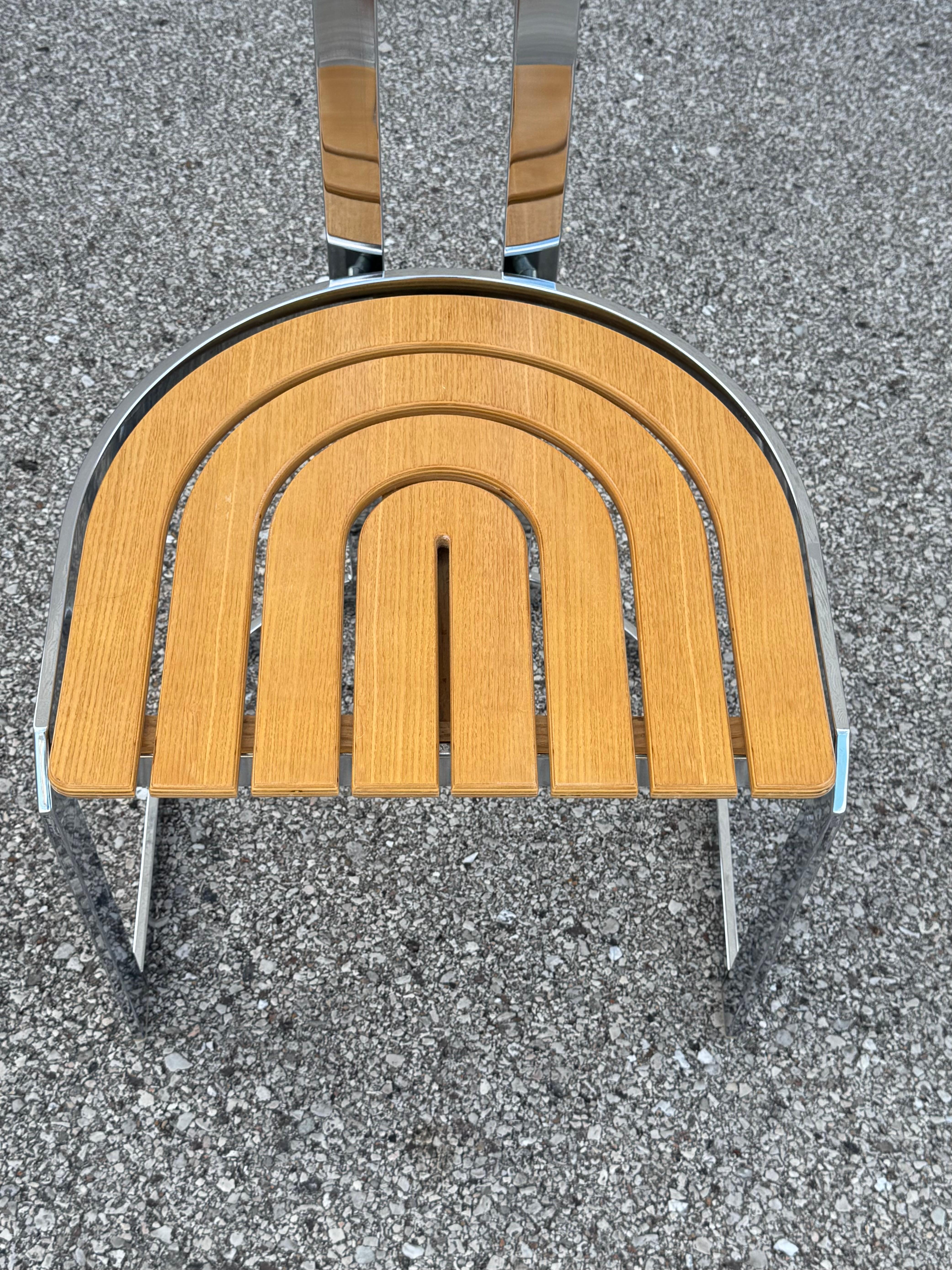 Juego de 4 sillas de comedor italianas postmodernas de madera y cromo de los años 70 - Estilo DIA en venta 2