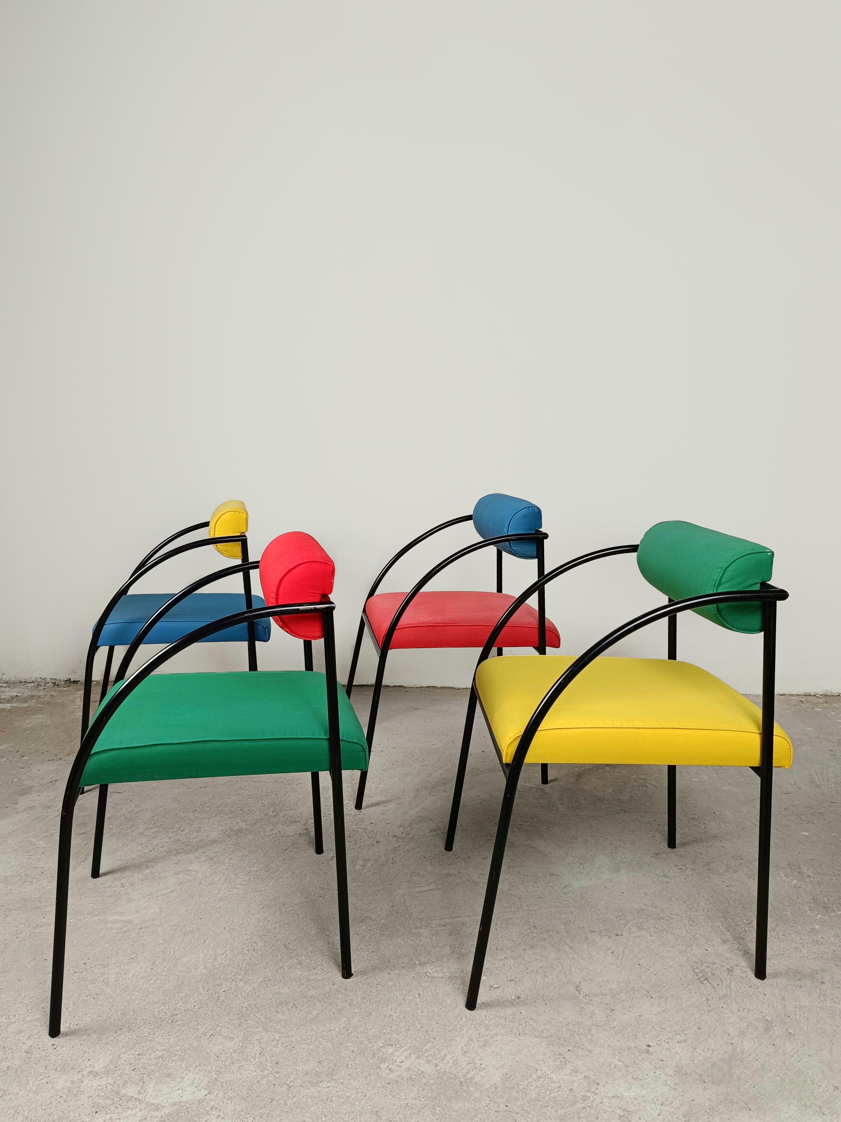 Italian Ensemble de 4 chaises postmodernes modèle Vienne de Rodney Kinsman pour Bieffeplast en vente