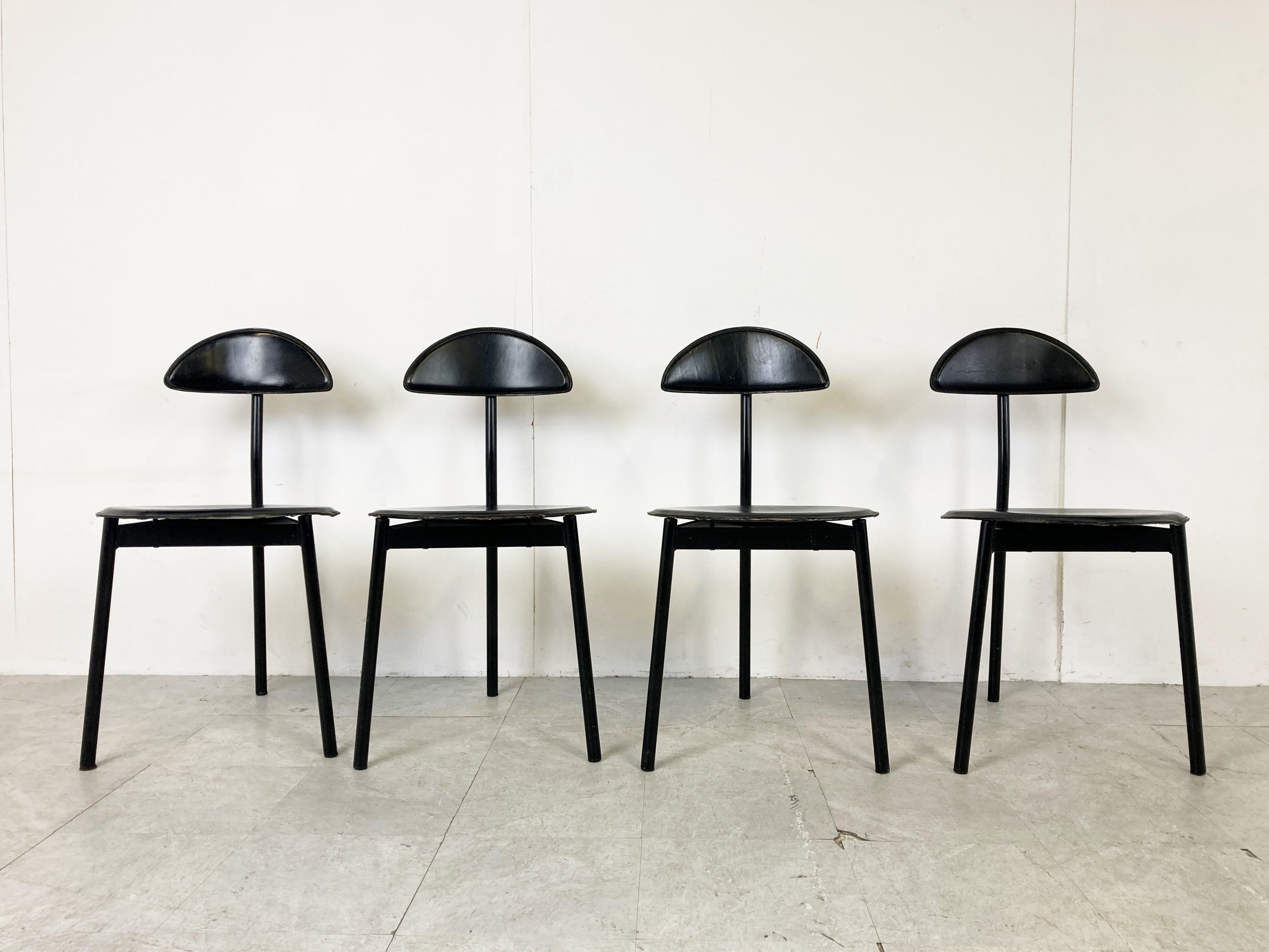 Post-Modern Set of 4 Post Modern Dining Chairs by Linea Veam, 1980s For Sale