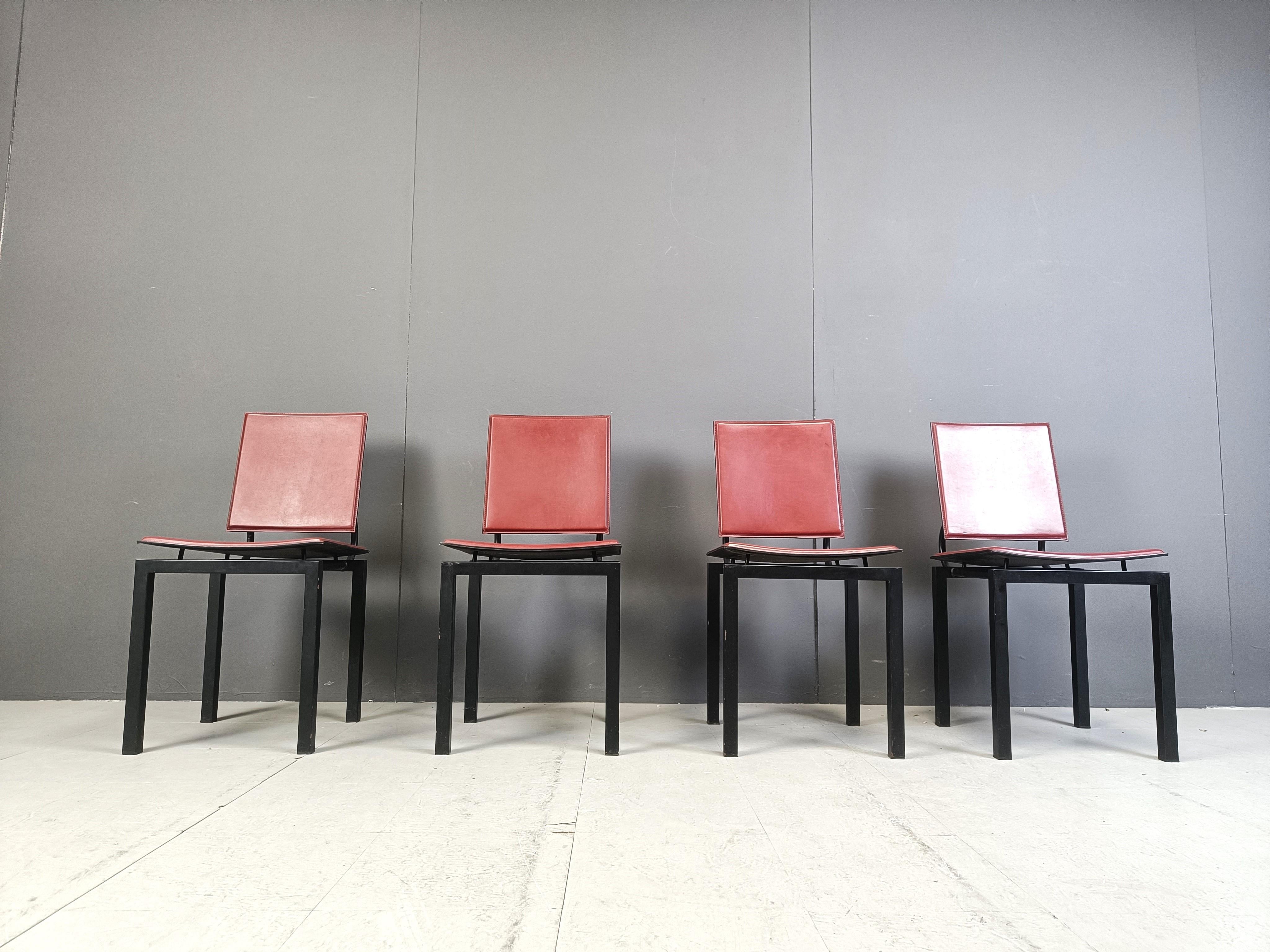 Métal Ensemble de 4 chaises de salle à manger italiennes The Moderns, années 1980 en vente