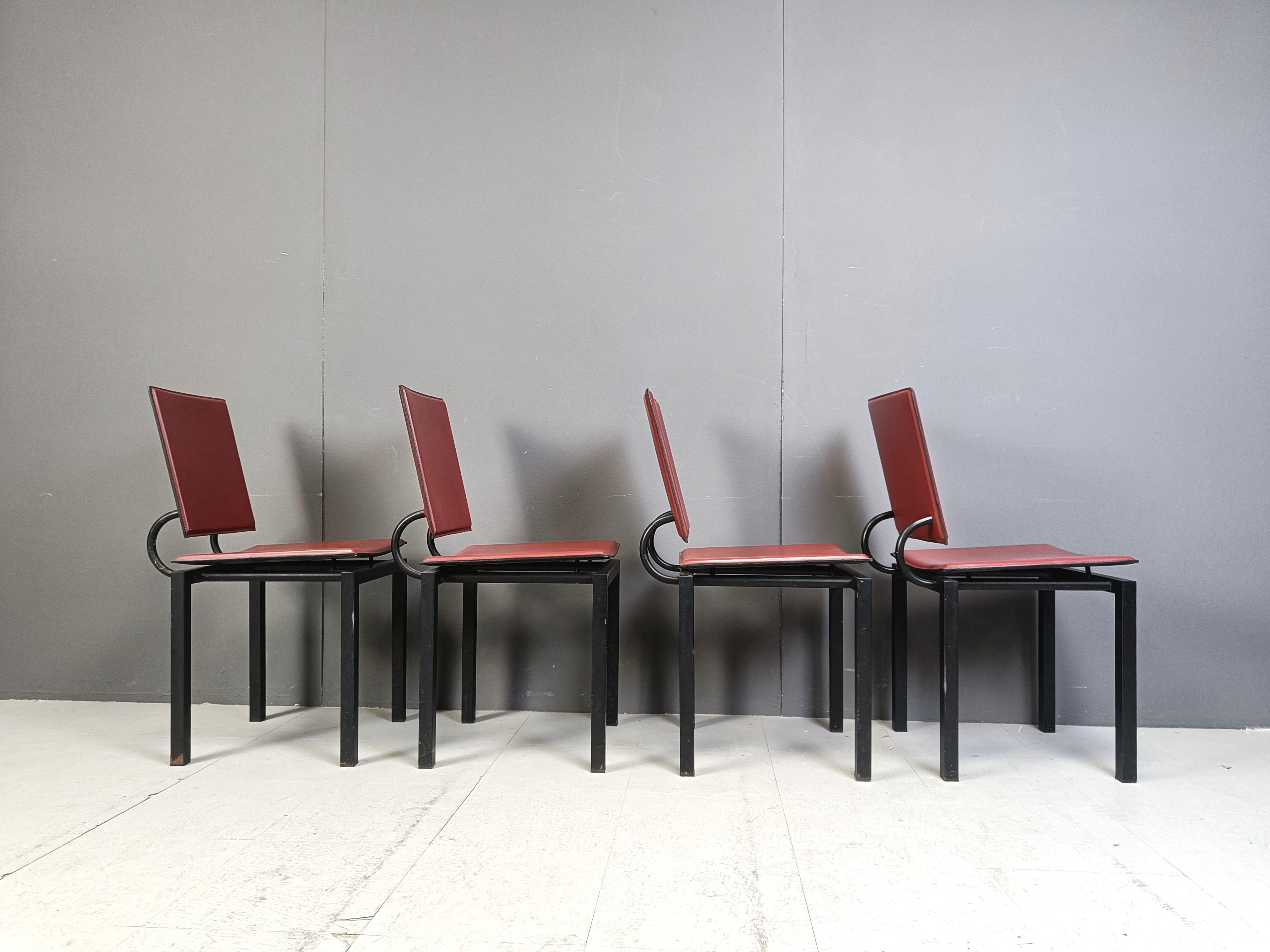 Ensemble de 4 chaises de salle à manger italiennes The Moderns, années 1980 en vente 2