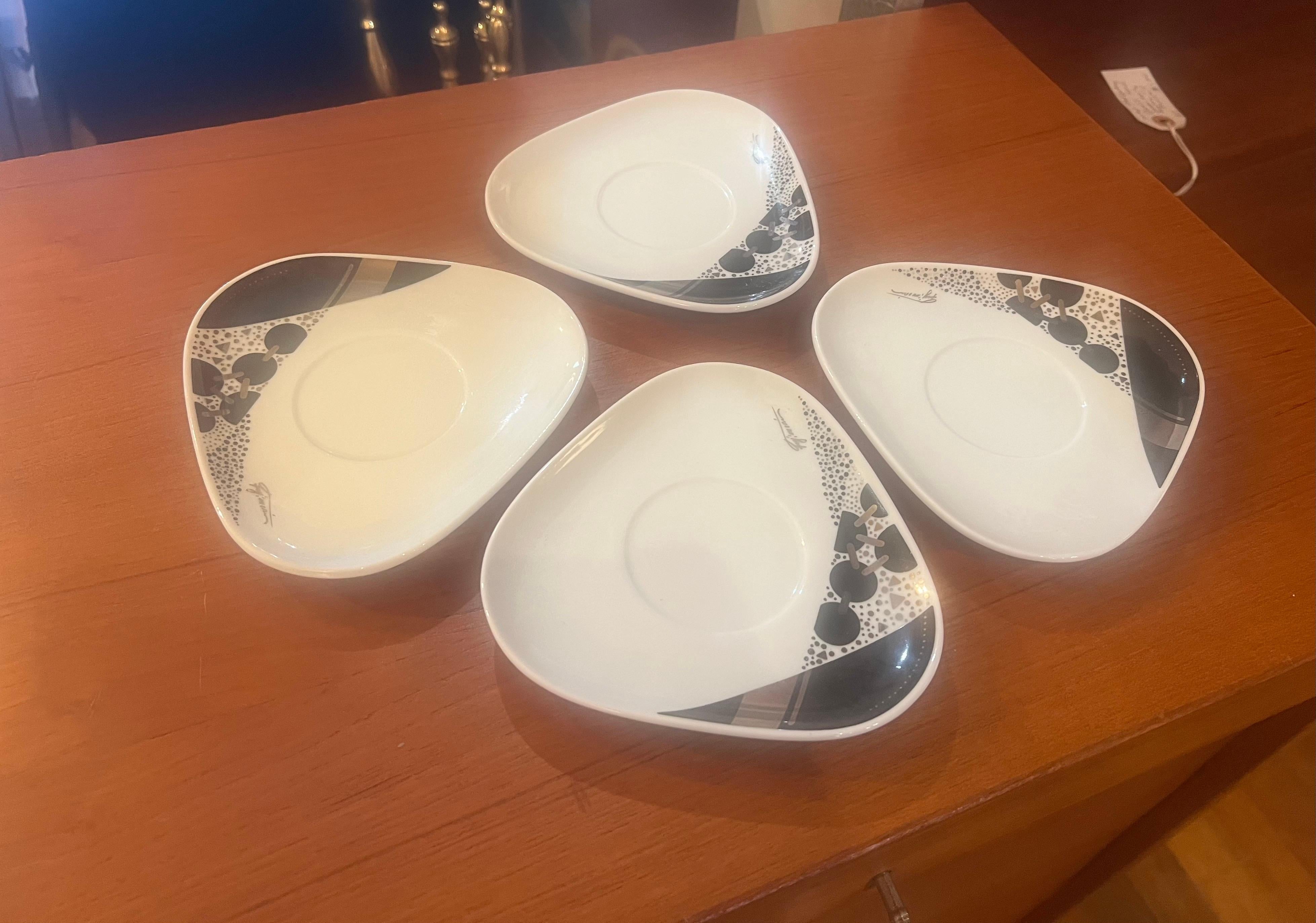 Satz von 4 Post Modern / Memphis Era Tellern von Kato Kogei für Fujimori Sonata (Postmoderne) im Angebot