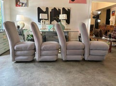 Satz von 4 postmodernen Esszimmerstühlen aus Samt im Stil von Angelo Donghia