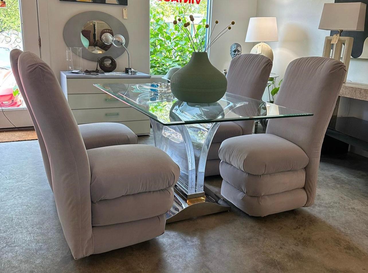 Américain Ensemble de 4 chaises de salle à manger post-modernes en velours dans le style d'Angelo Donghia en vente