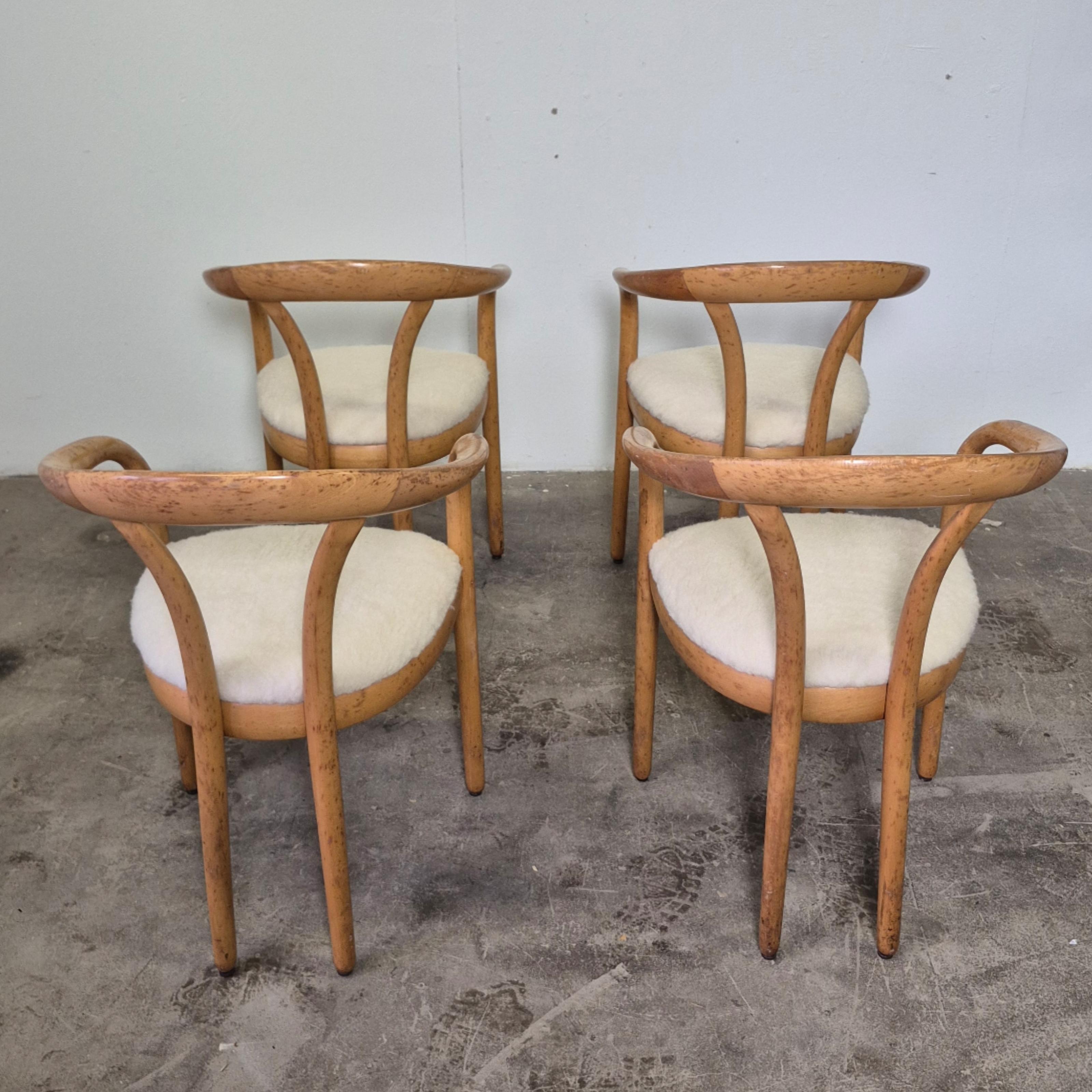 Set di 4 sedie postmoderne in legno e lana, Italia anni '70 in vendita 4