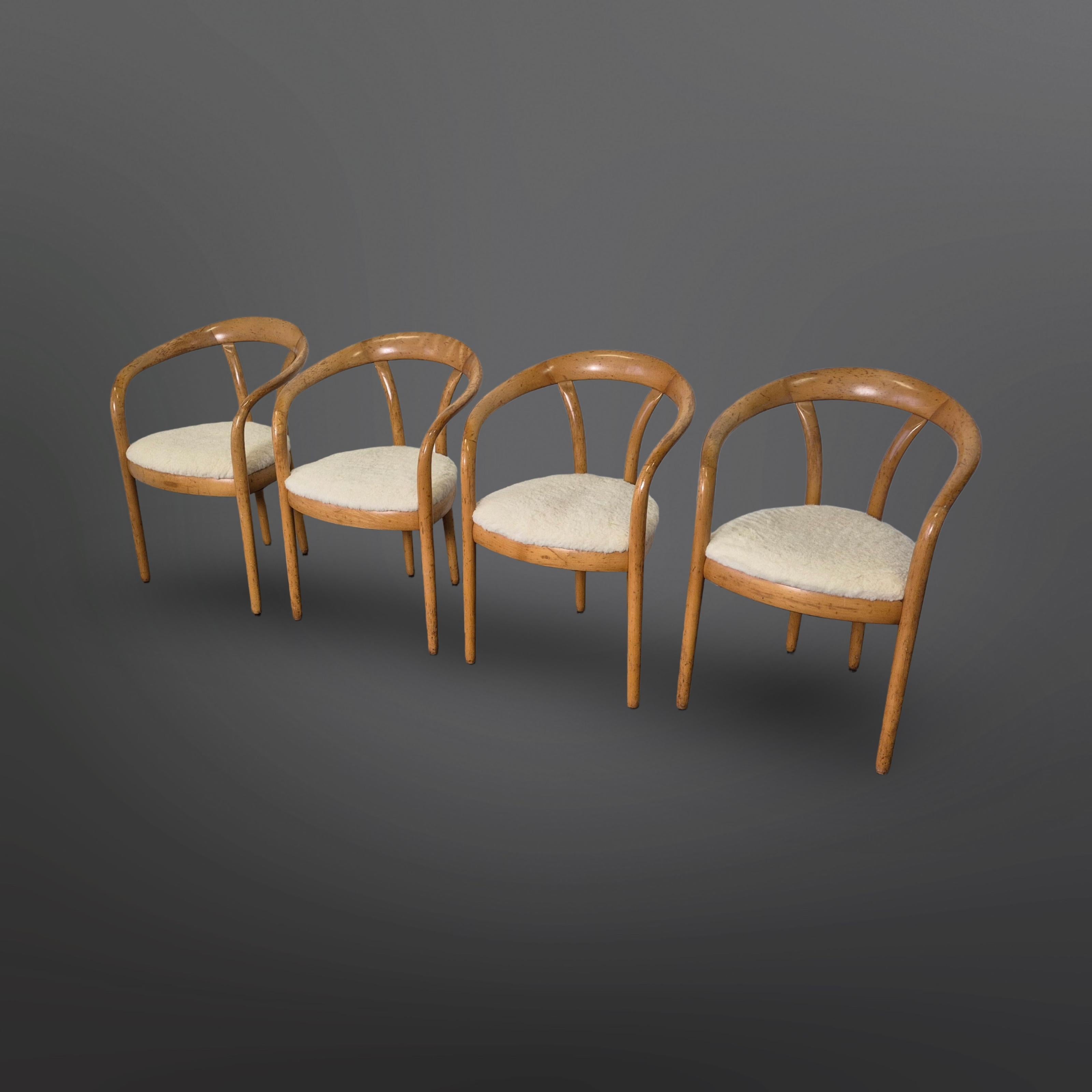 Postmoderno Set di 4 sedie postmoderne in legno e lana, Italia anni '70 in vendita