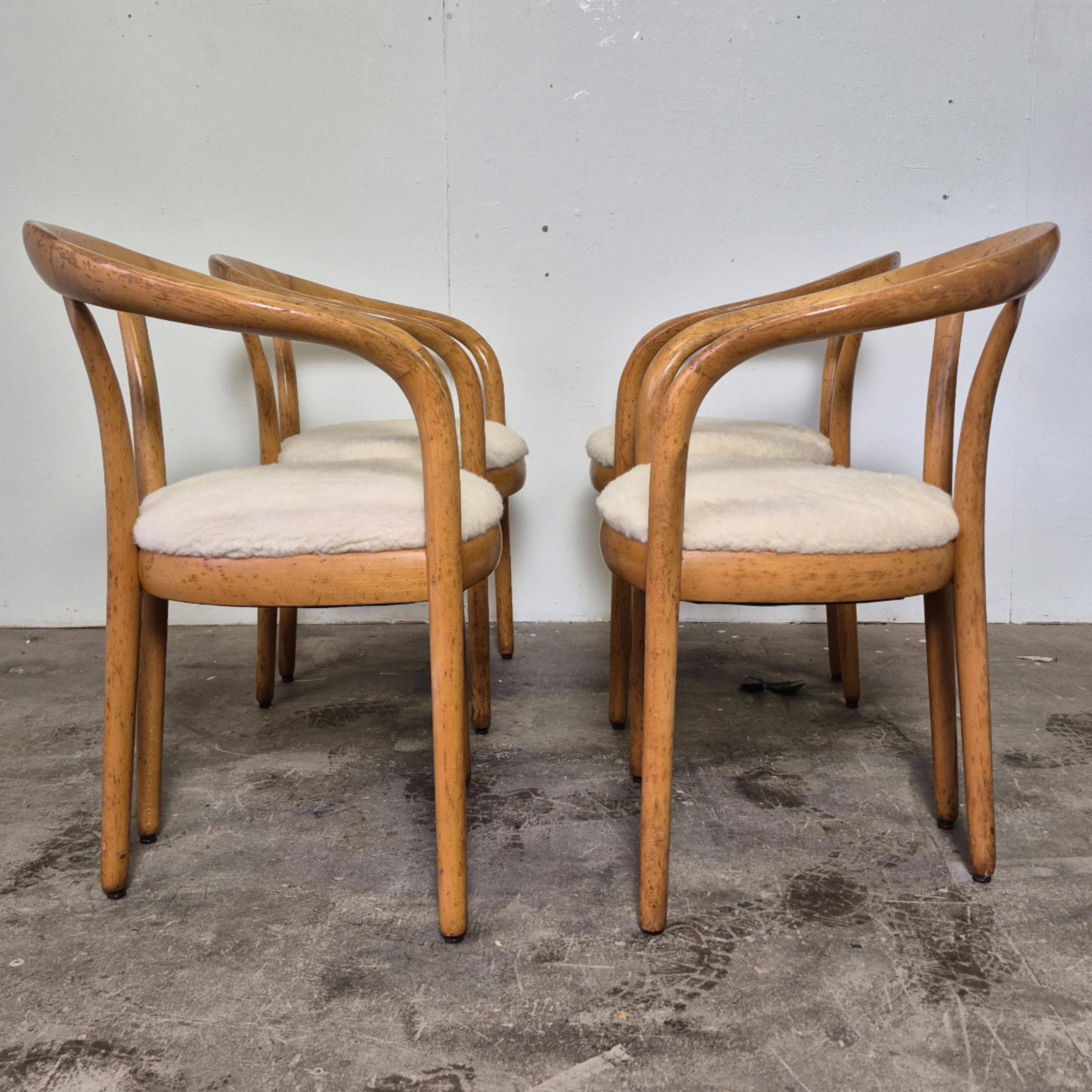 Italiano Set di 4 sedie postmoderne in legno e lana, Italia anni '70 in vendita