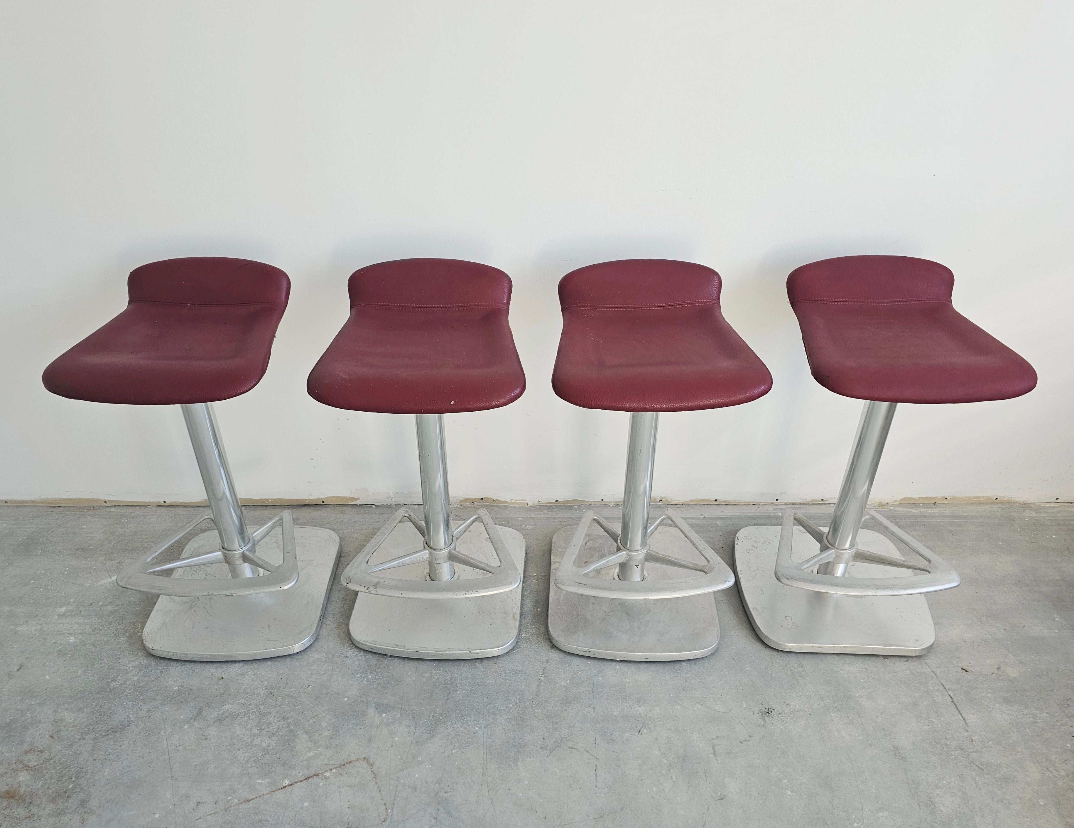 In this listing you will find a set of 4 minimalist postmodern Bar Stools designed by Joan Casas for Indecasa. They feature leather seats in dark burgundy, which are attached to aluminum stands. Made in Spain in the 1980s.

Good vintage condition