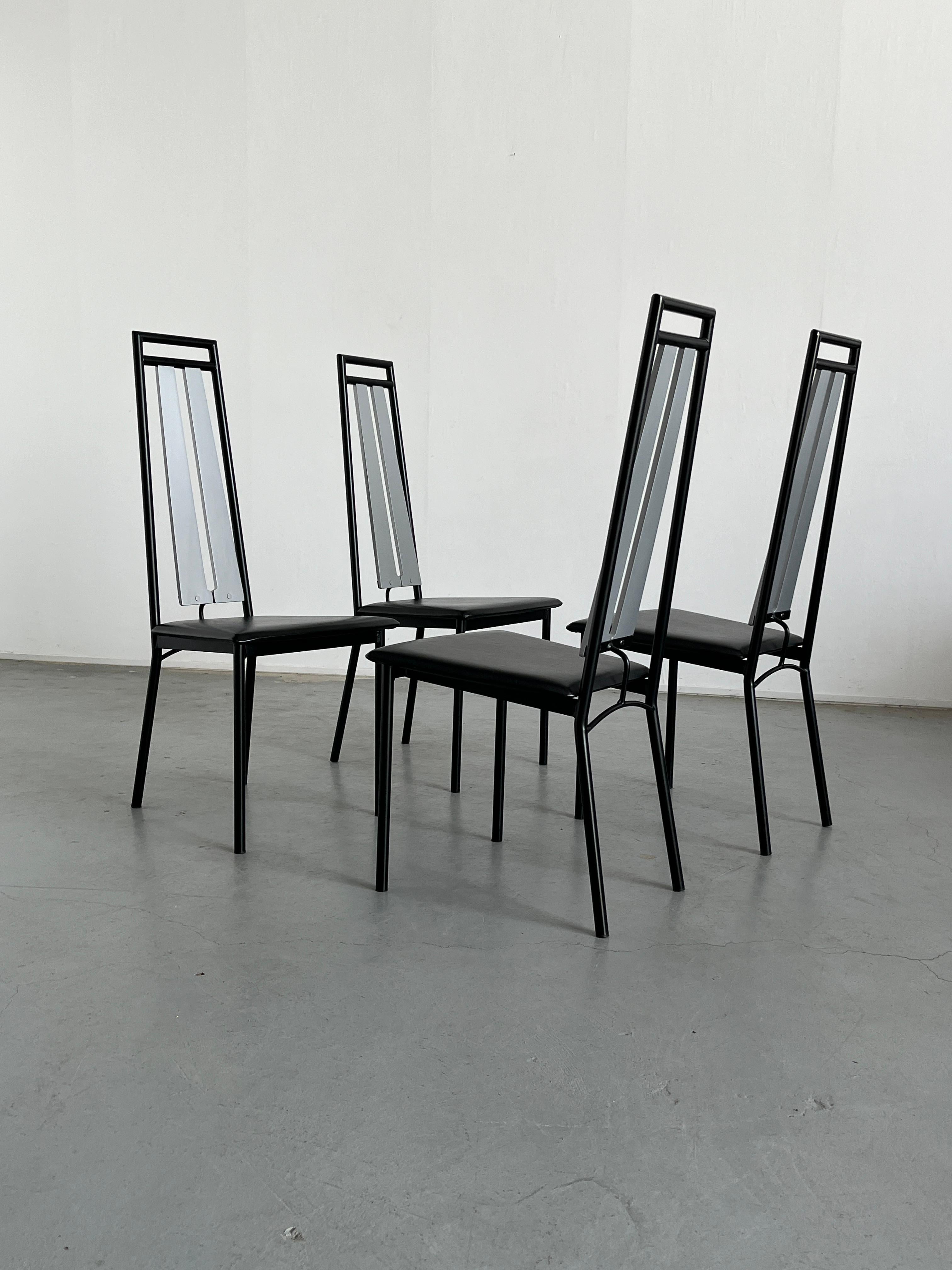 Ensemble de 4 chaises de salle à manger postmodernes brutalistes à dossier haut, Italie, années 1980 Bon état - En vente à Zagreb, HR