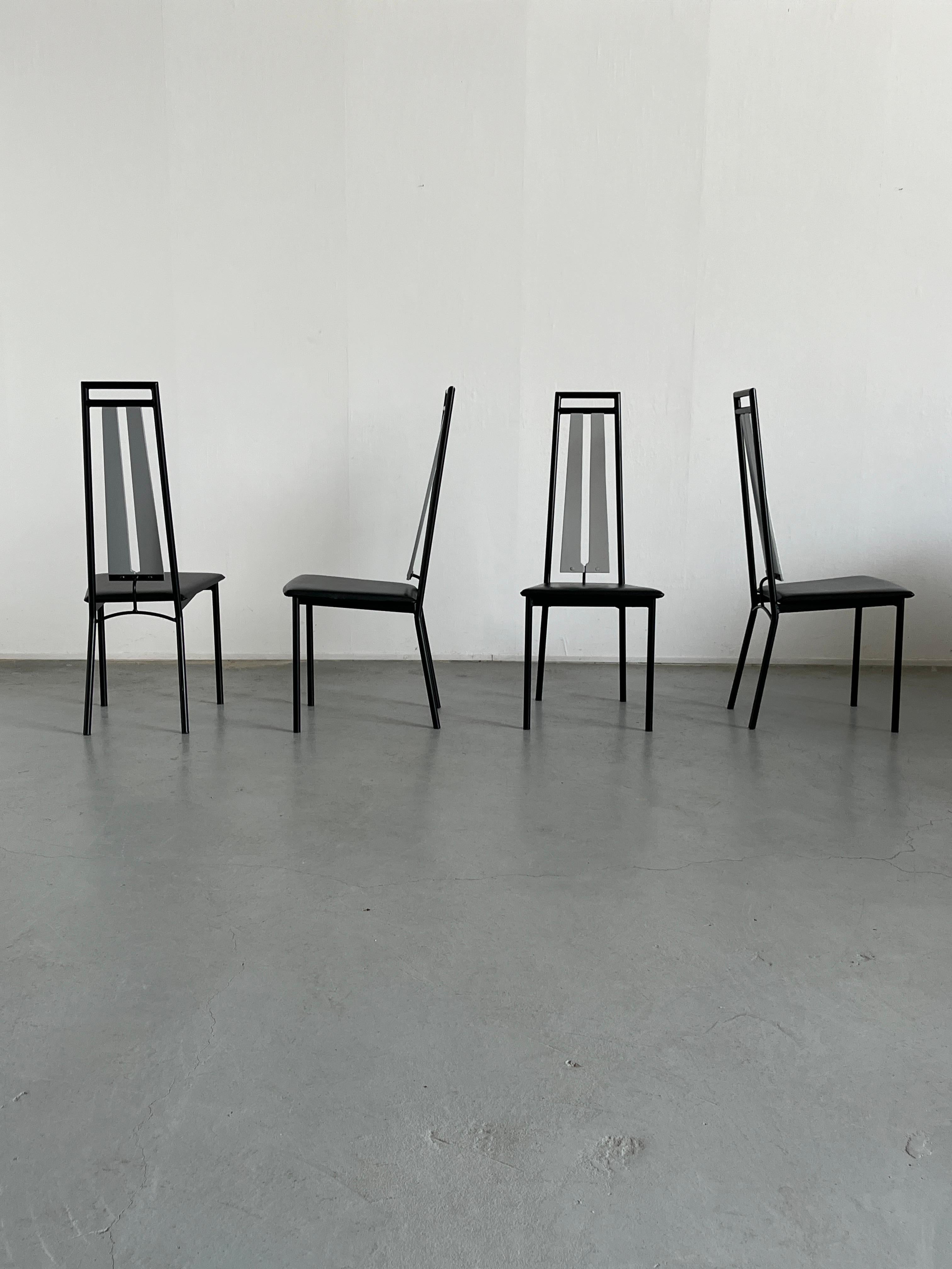 Ensemble de 4 chaises de salle à manger postmodernes brutalistes à dossier haut, Italie, années 1980 en vente 2