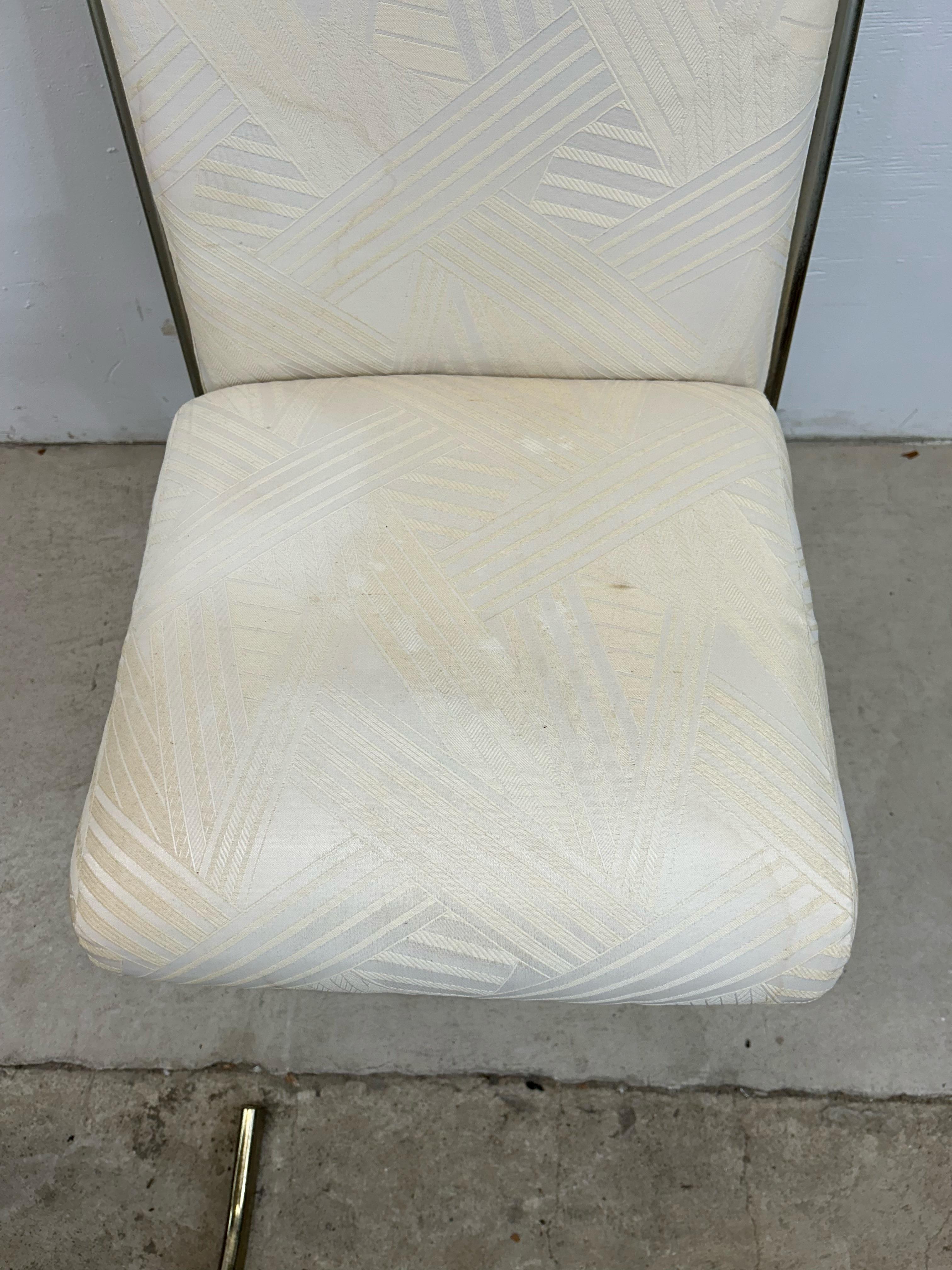 Set di 4 sedie da pranzo postmoderne con base in ottone in vendita 2