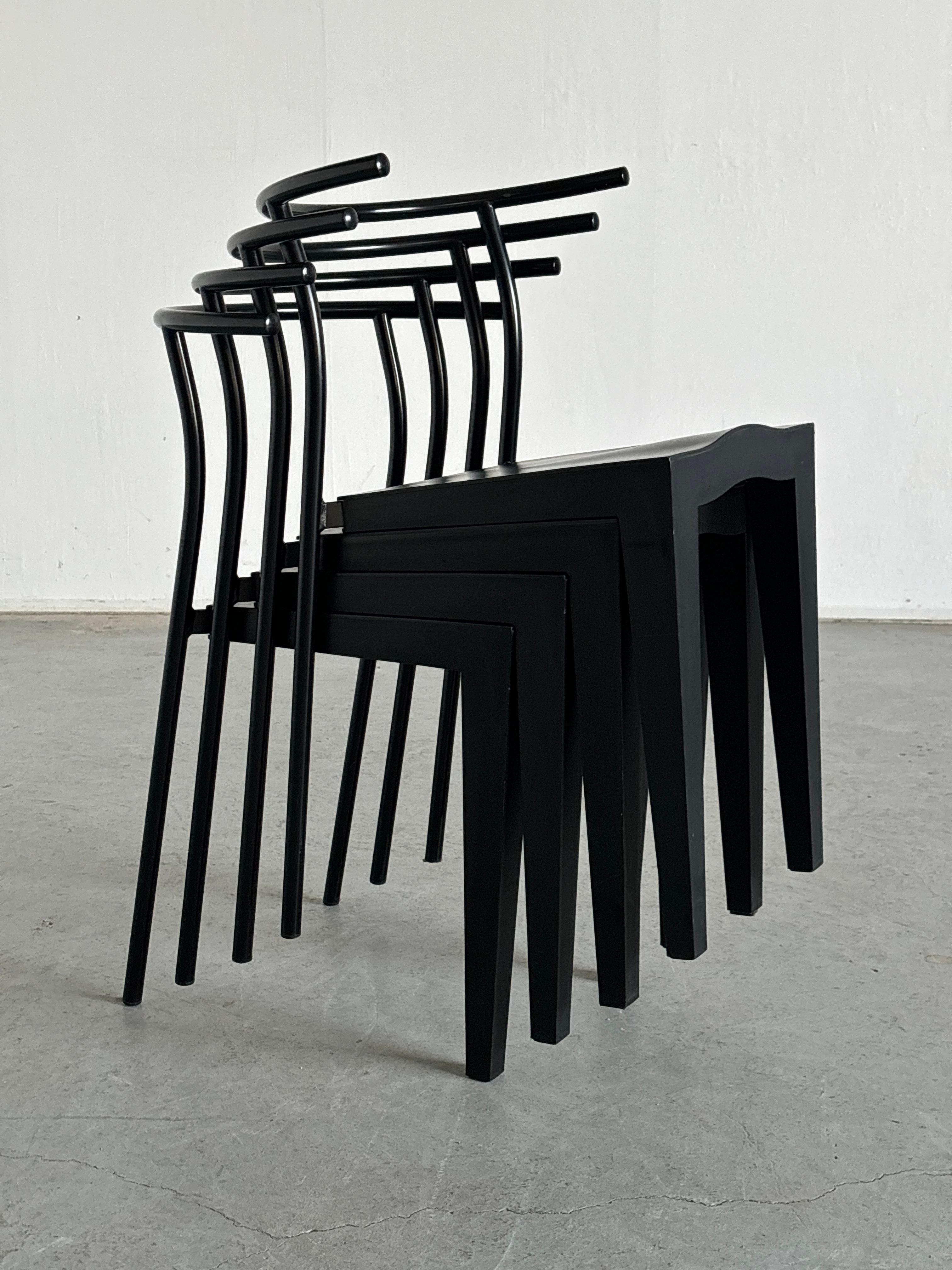 italien Ensemble de 4 chaises empilables postmodernes Dr. Glob de Philippe Starck pour Kartell en vente
