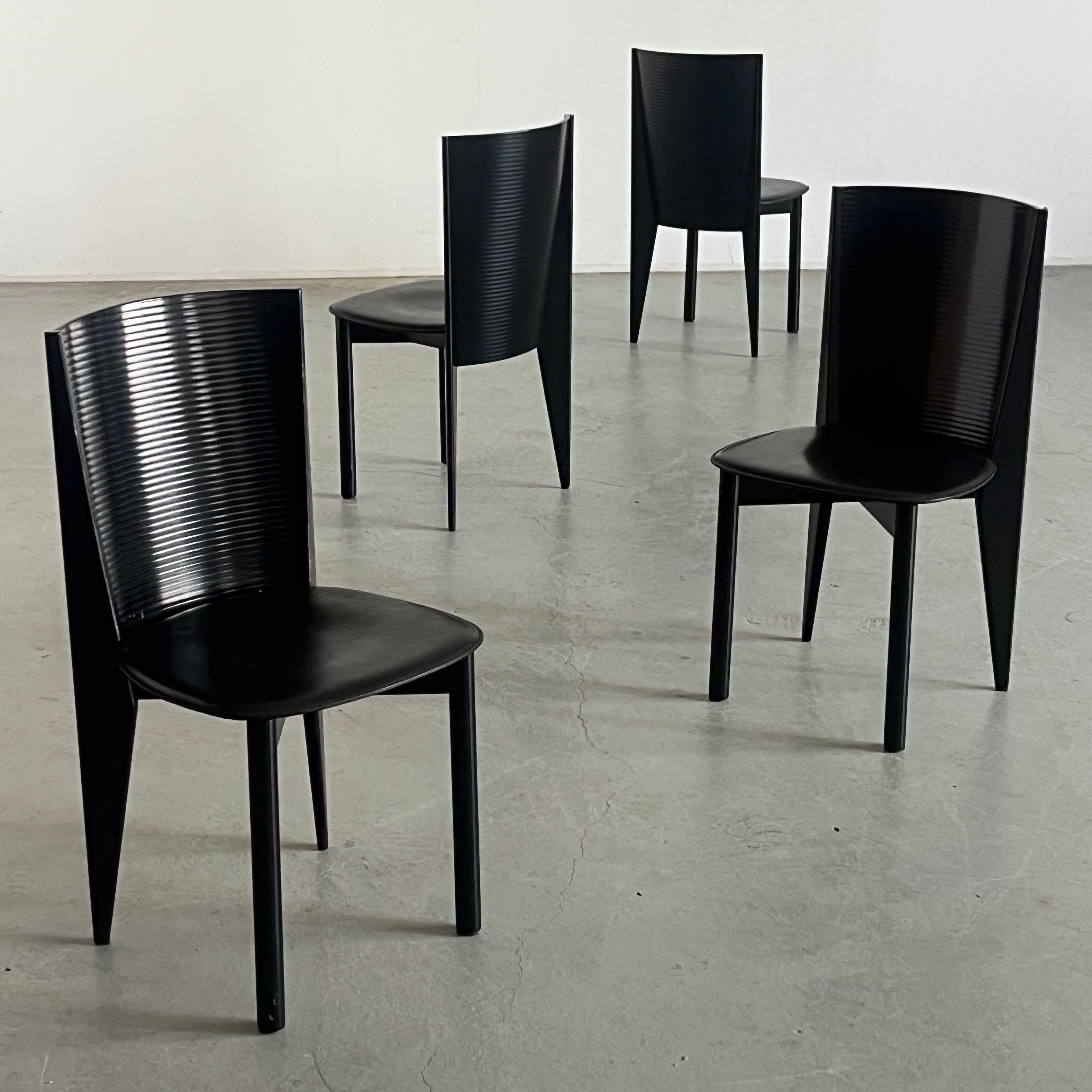 Set aus 4 postmodernen italienischen Esszimmerstühlen von Calligaris aus ebonisiertem Bugholz, 80 (Postmoderne) im Angebot