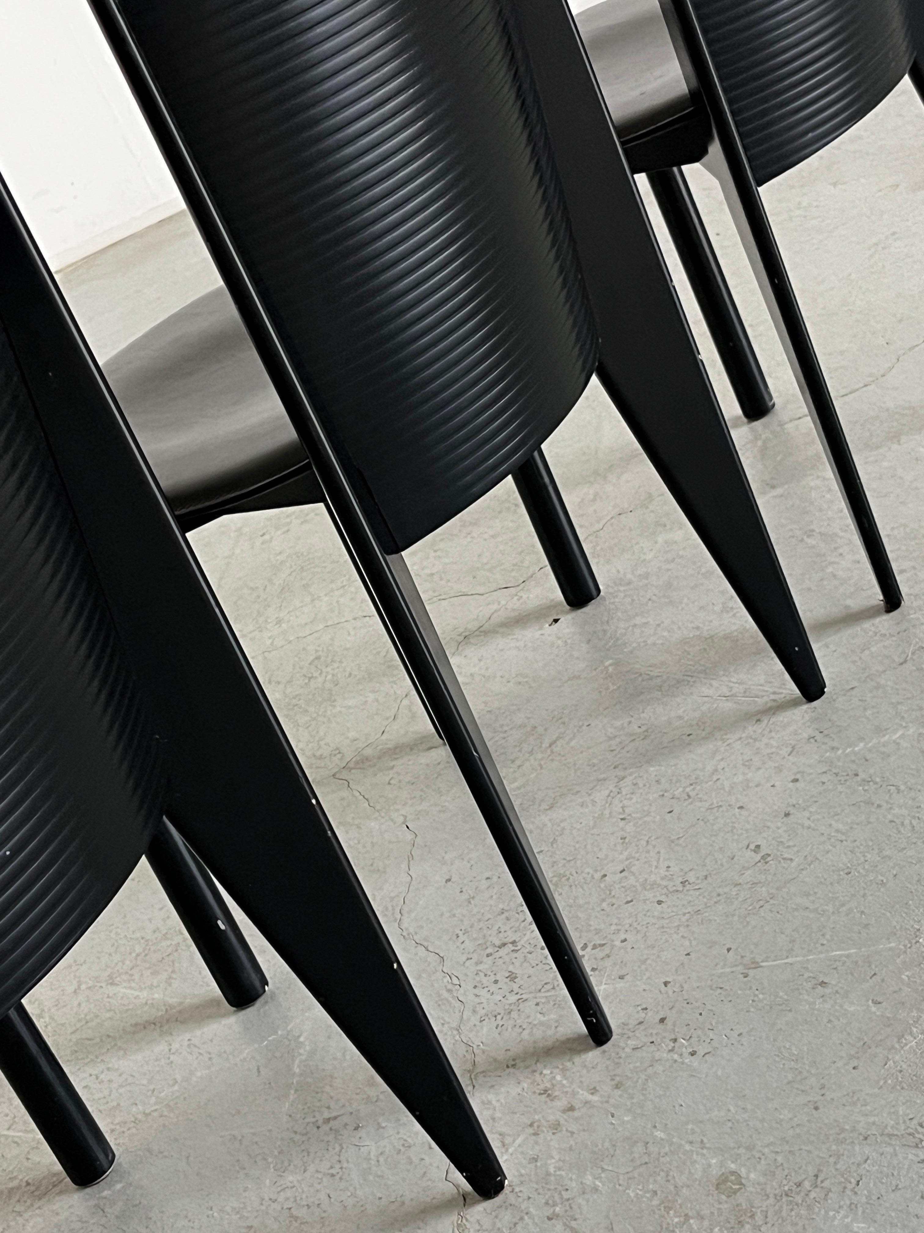 Set aus 4 postmodernen italienischen Esszimmerstühlen von Calligaris aus ebonisiertem Bugholz, 80 (Leder) im Angebot