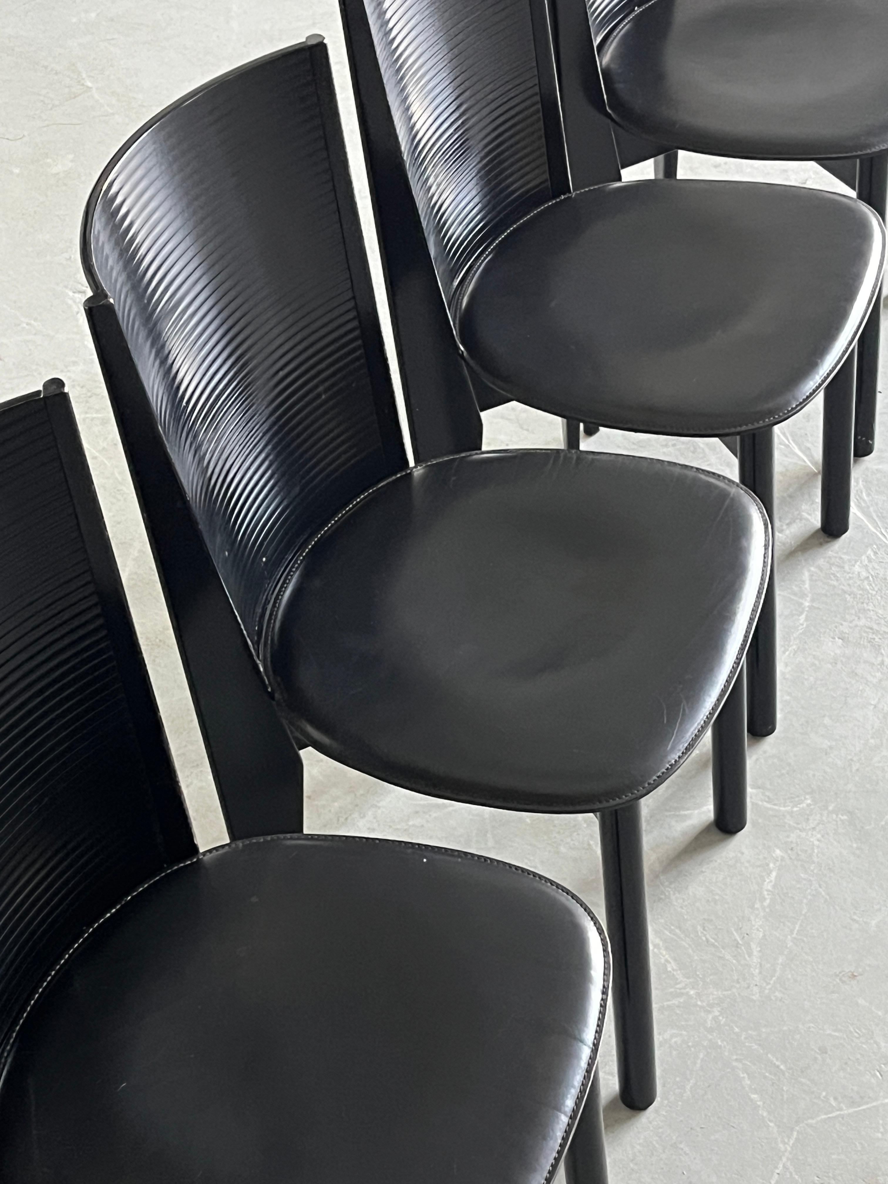 Set aus 4 postmodernen italienischen Esszimmerstühlen von Calligaris aus ebonisiertem Bugholz, 80 im Angebot 1