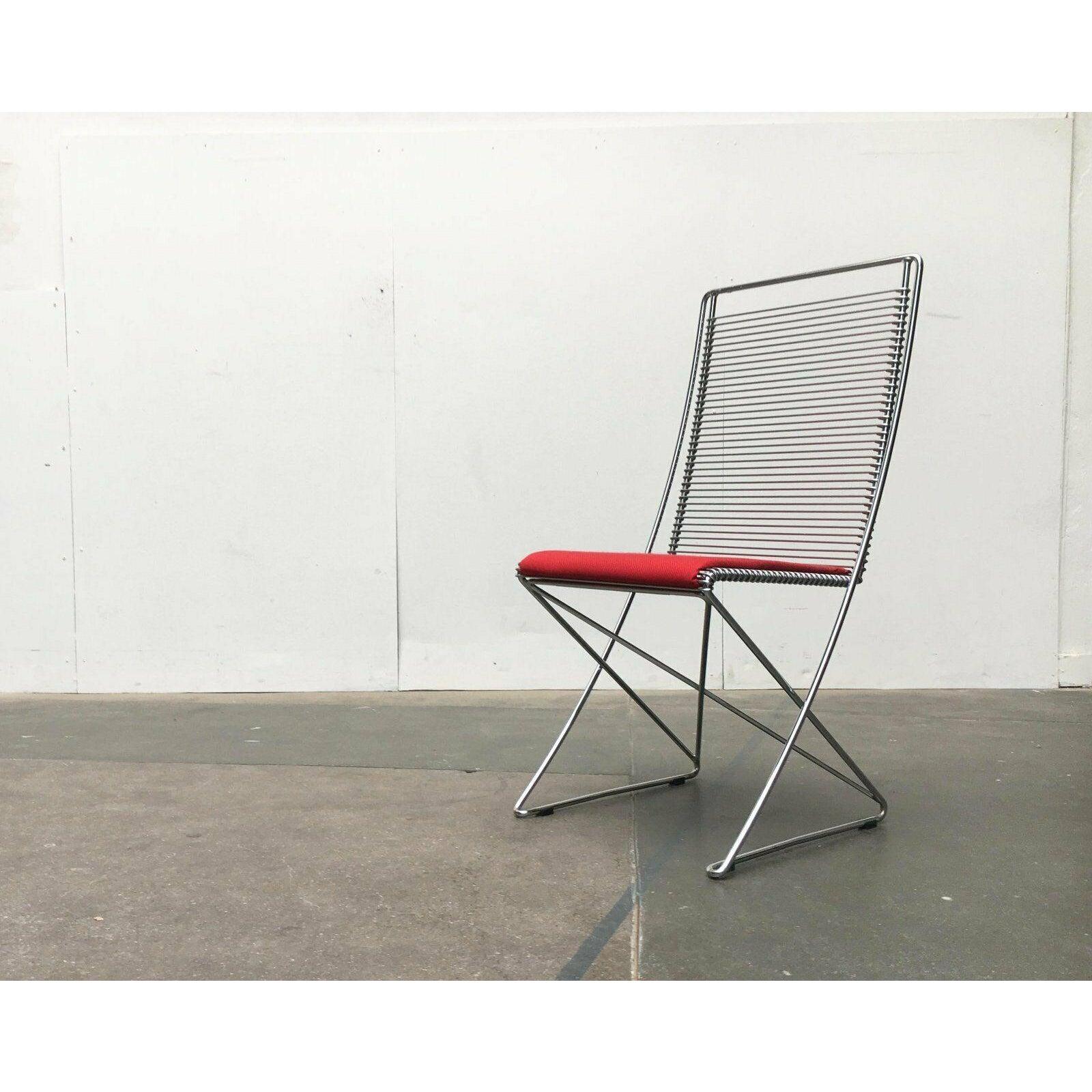 Textile Ensemble de 4 chaises Kreuzschwinger rouges postmodernes de Till Behrens, 1980 en vente