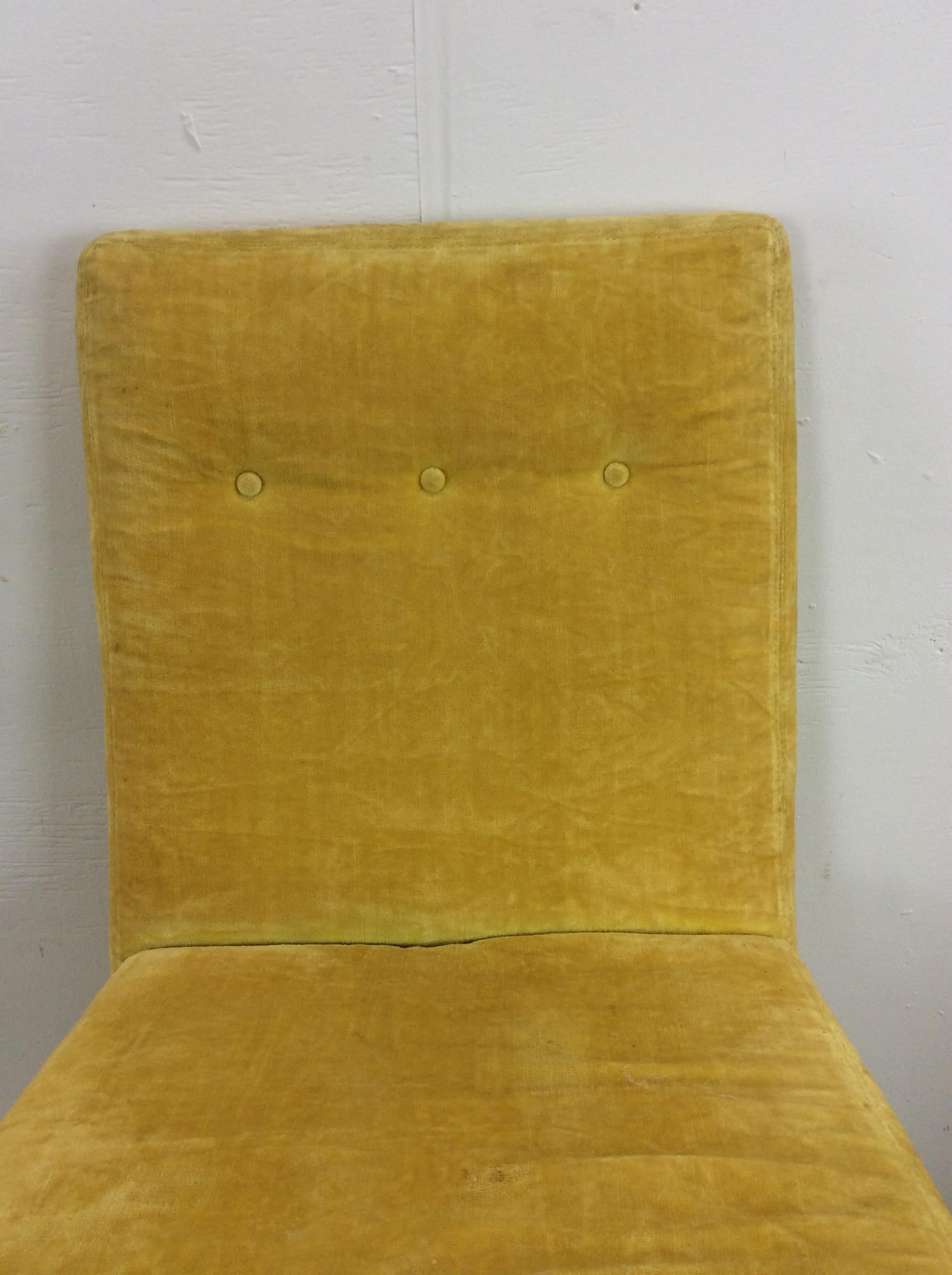 Ensemble de 4 chaises de salle à manger postmodernes de style Parson en jaune en vente 10