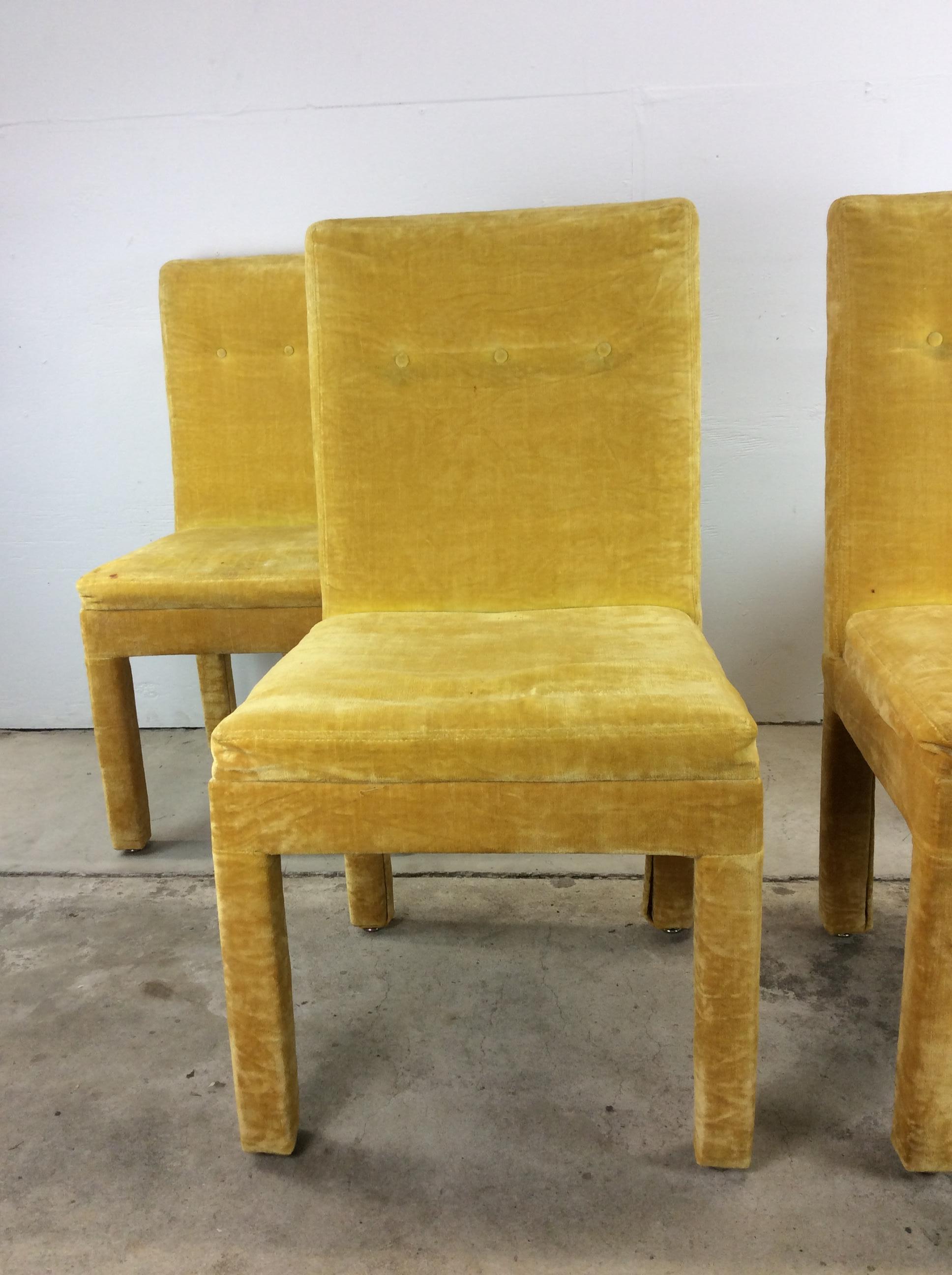 Postmoderne Ensemble de 4 chaises de salle à manger postmodernes de style Parson en jaune en vente
