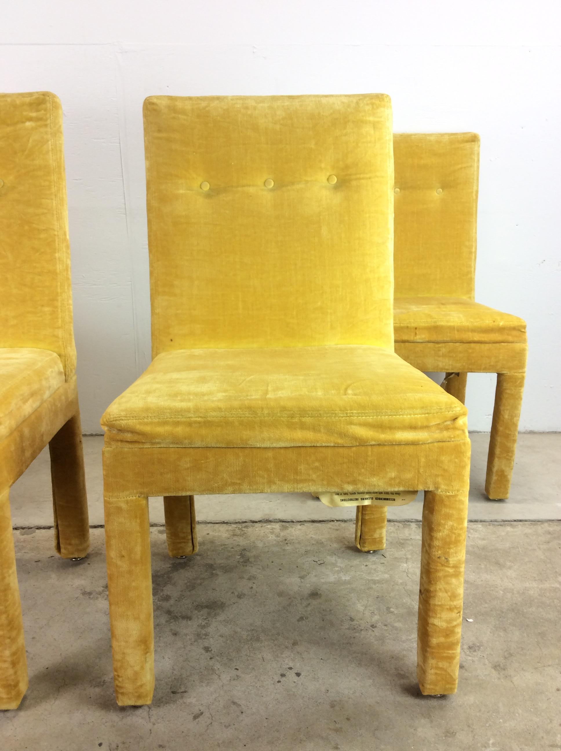 Américain Ensemble de 4 chaises de salle à manger postmodernes de style Parson en jaune en vente