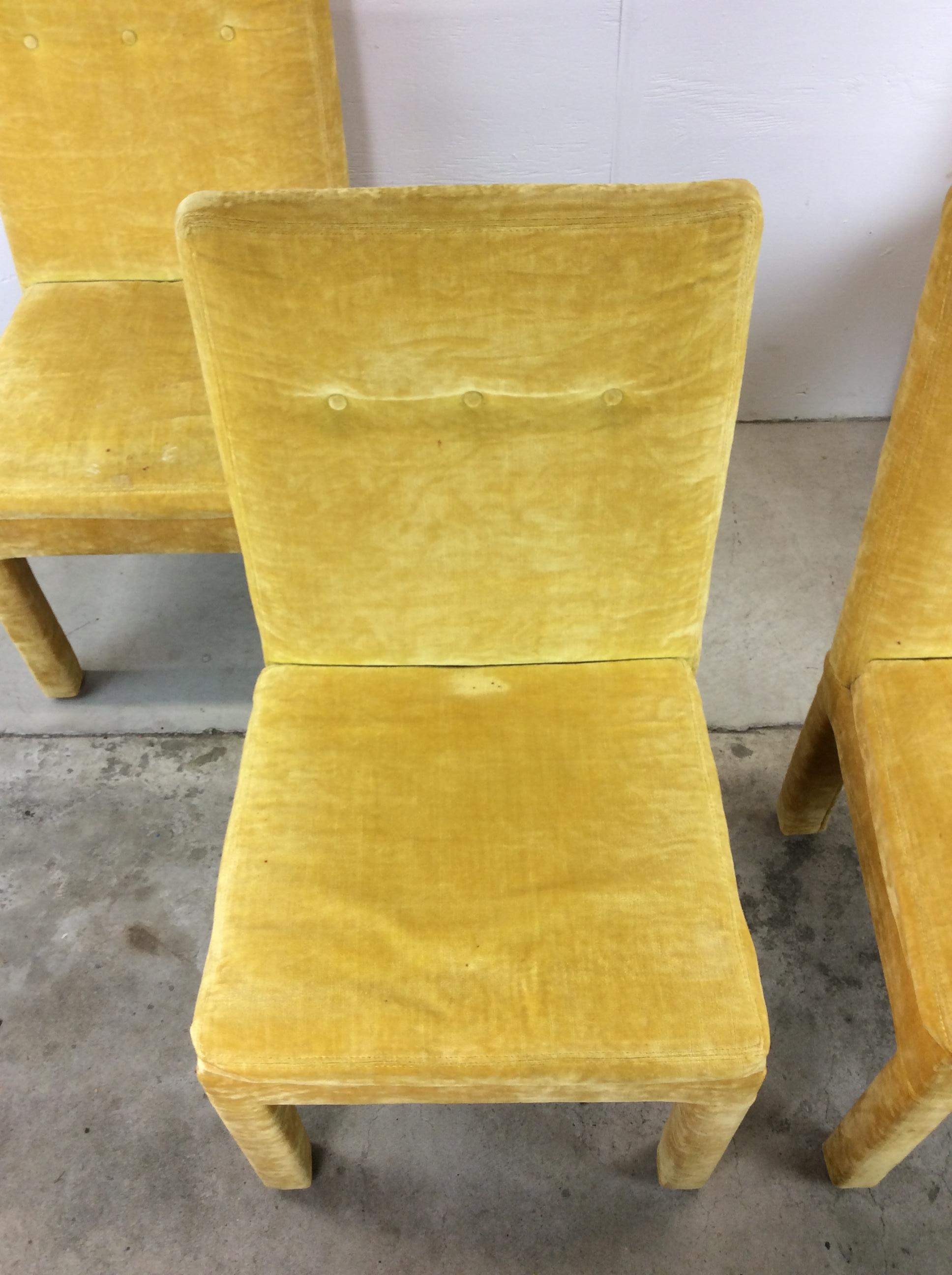 20ième siècle Ensemble de 4 chaises de salle à manger postmodernes de style Parson en jaune en vente