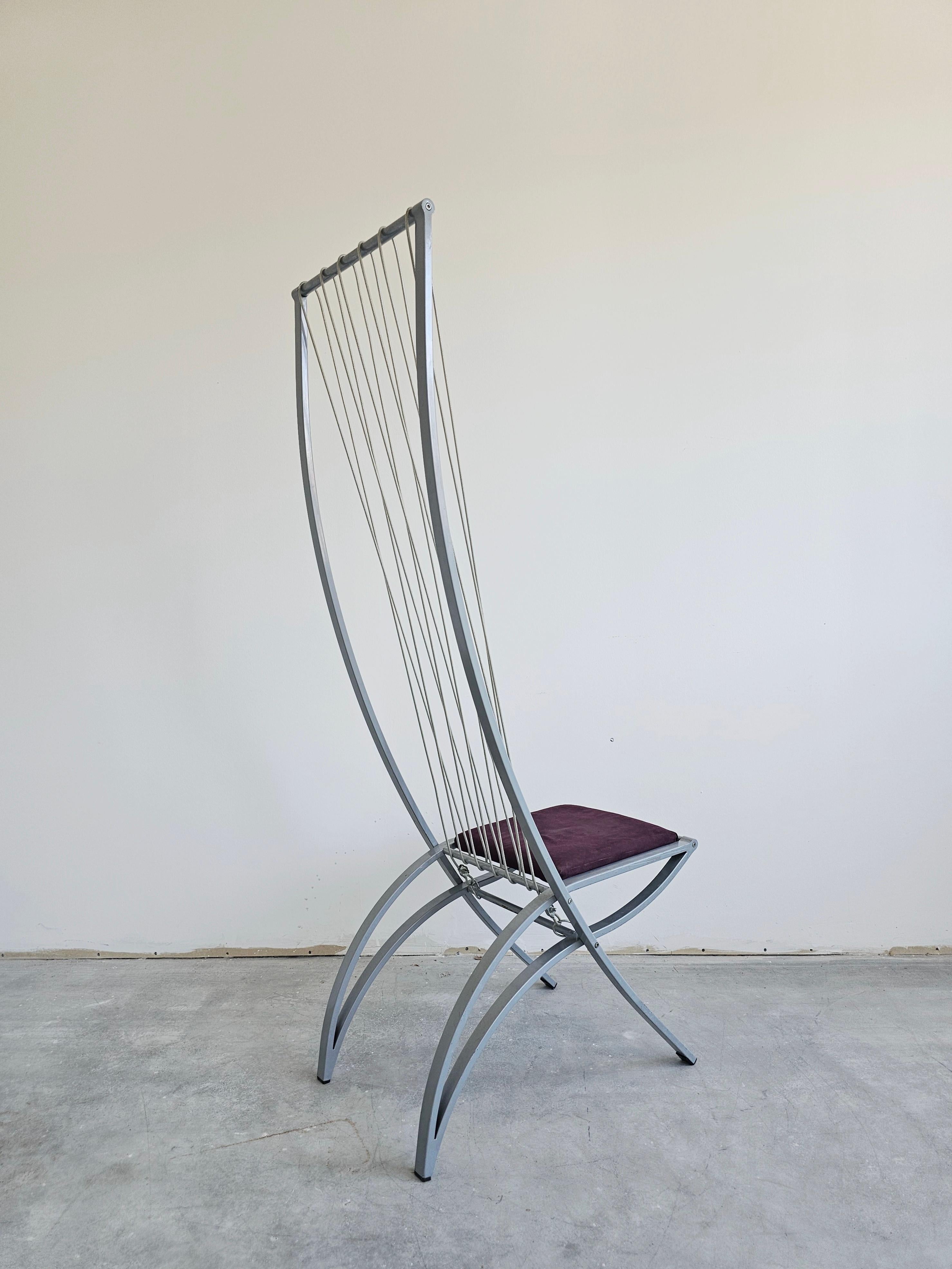 Aluminium Ensemble de 4 chaises de salle à manger sculpturales postmodernes Harp conçues par Dietrich Design en vente