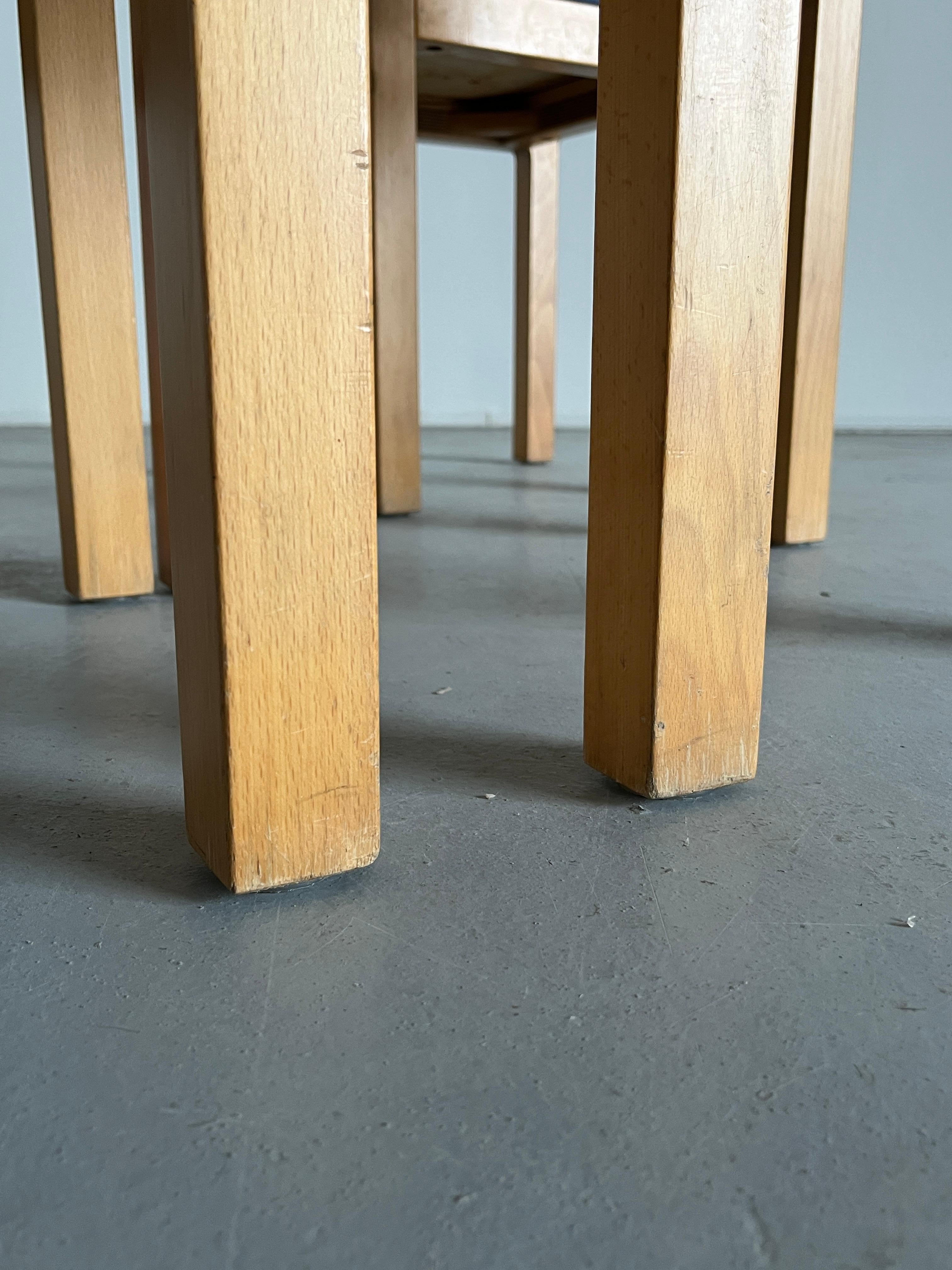 Ensemble de 4 chaises de salle à manger postmodernes sculpturales en bois par Arno Votteler, années 1980 4
