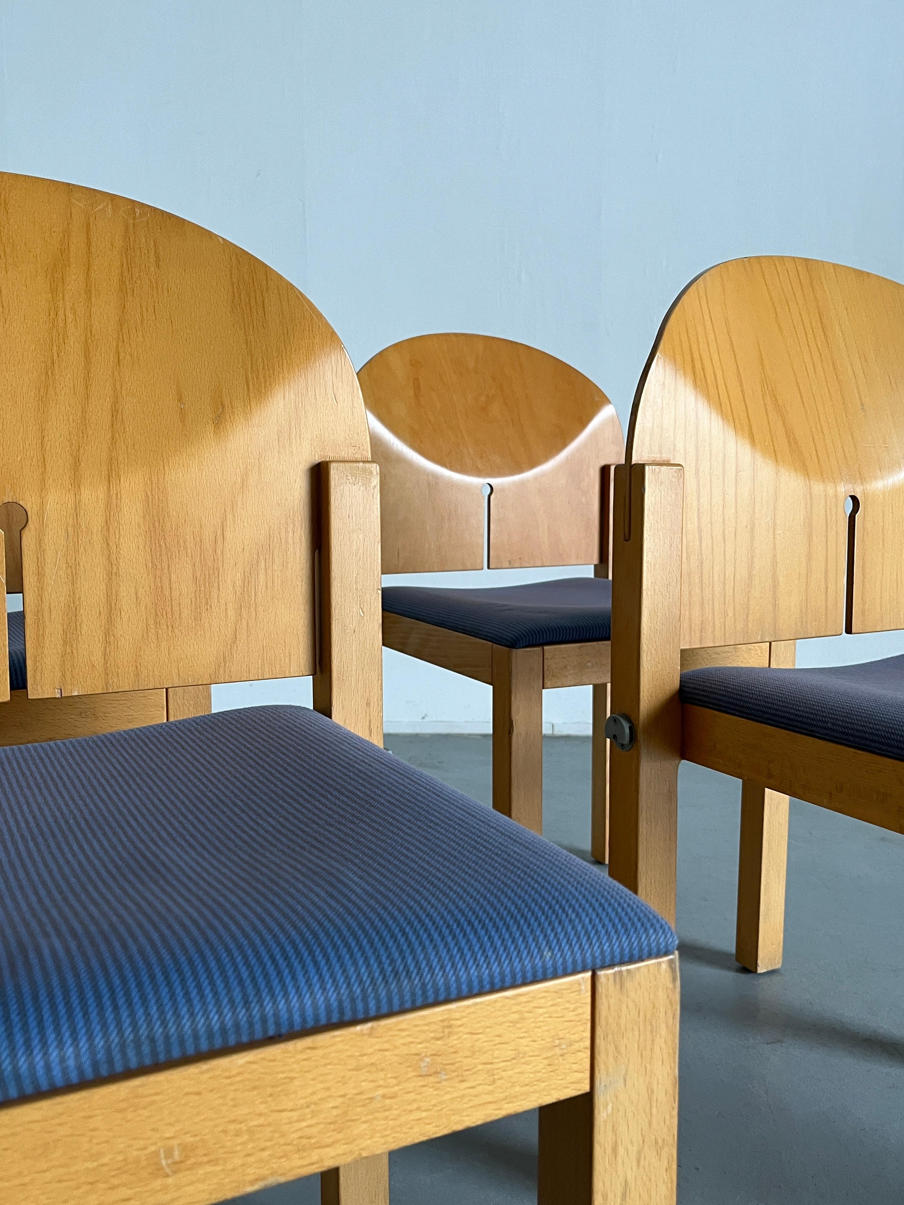 Ensemble de 4 chaises de salle à manger postmodernes sculpturales en bois par Arno Votteler, années 1980 5