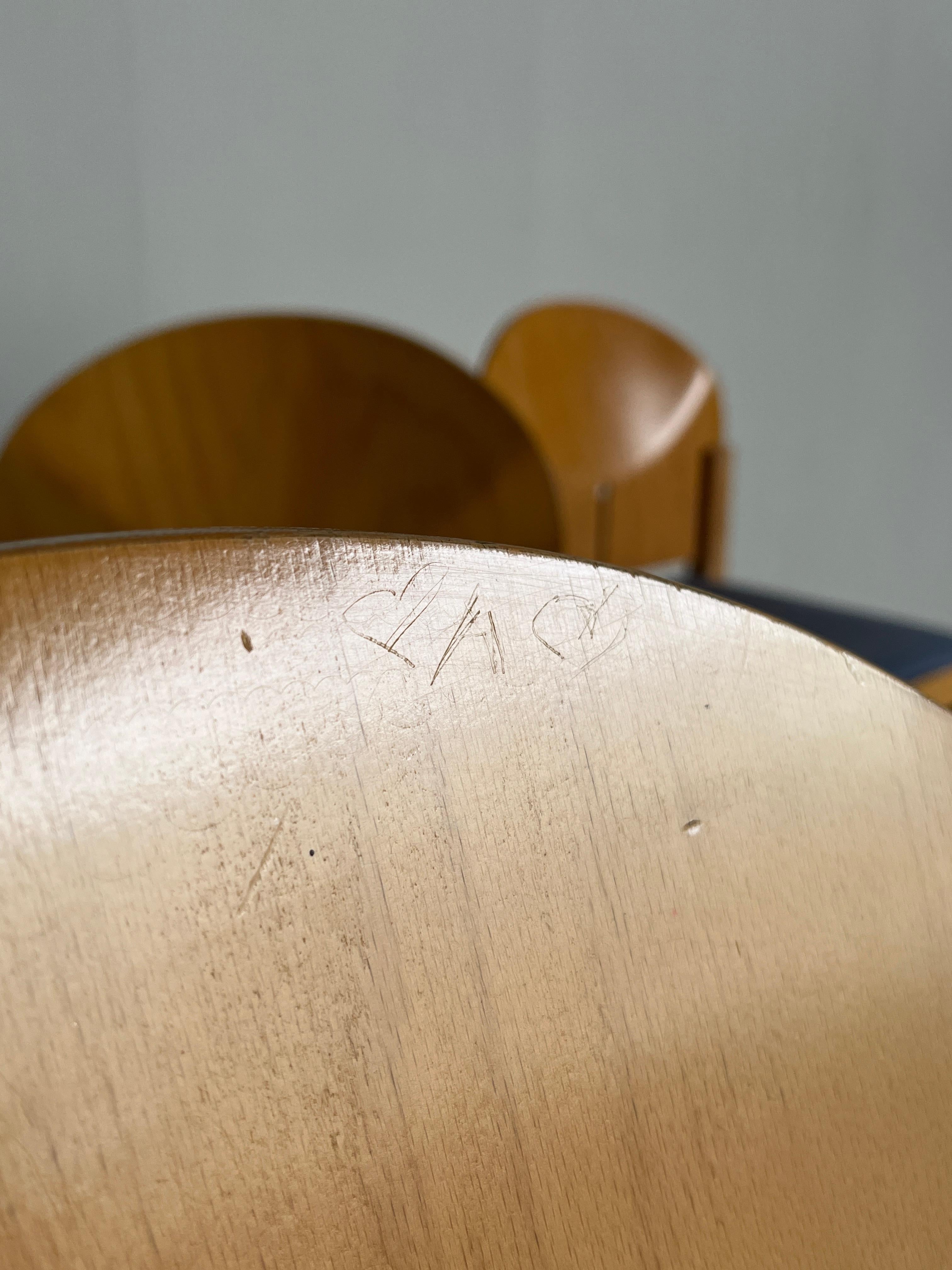 Ensemble de 4 chaises de salle à manger postmodernes sculpturales en bois par Arno Votteler, années 1980 8